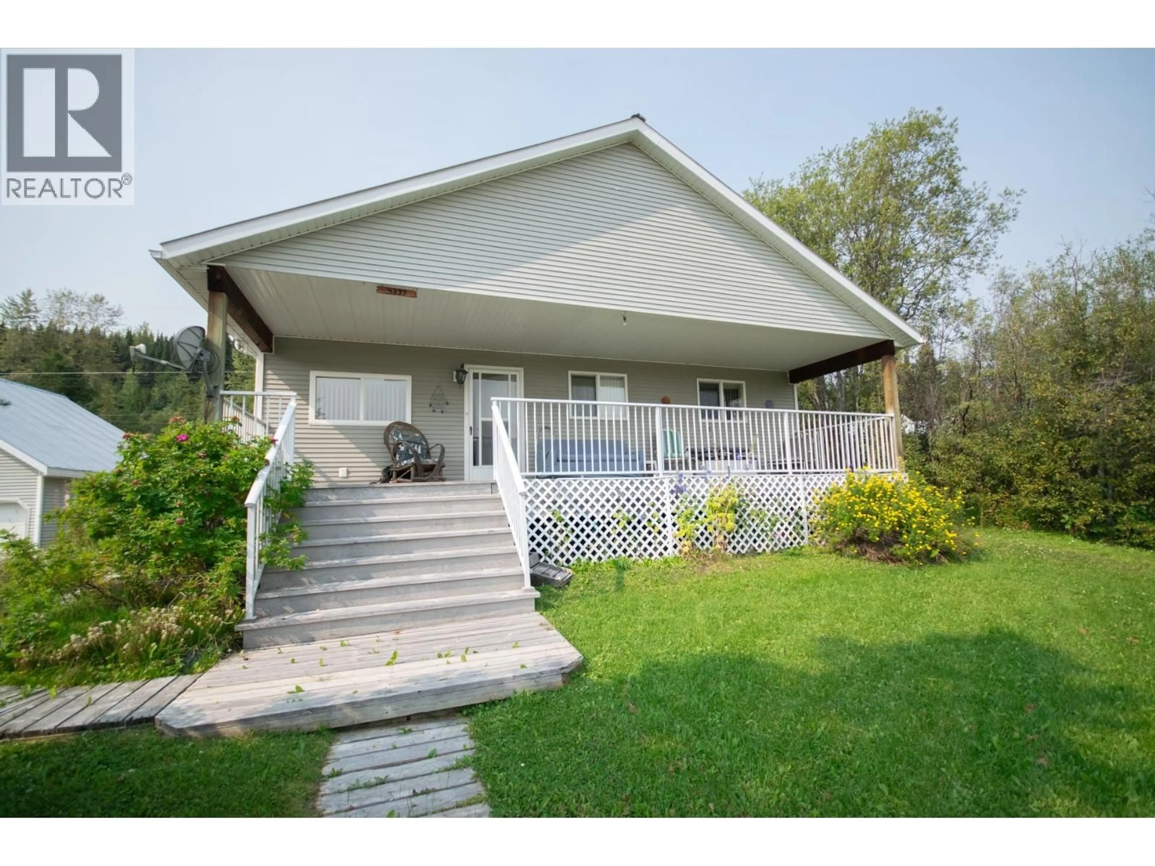 Home with vinyl exterior material, street for 4337 MILDRED AVENUE, Wells / Barkerville British Columbia V0K2R0