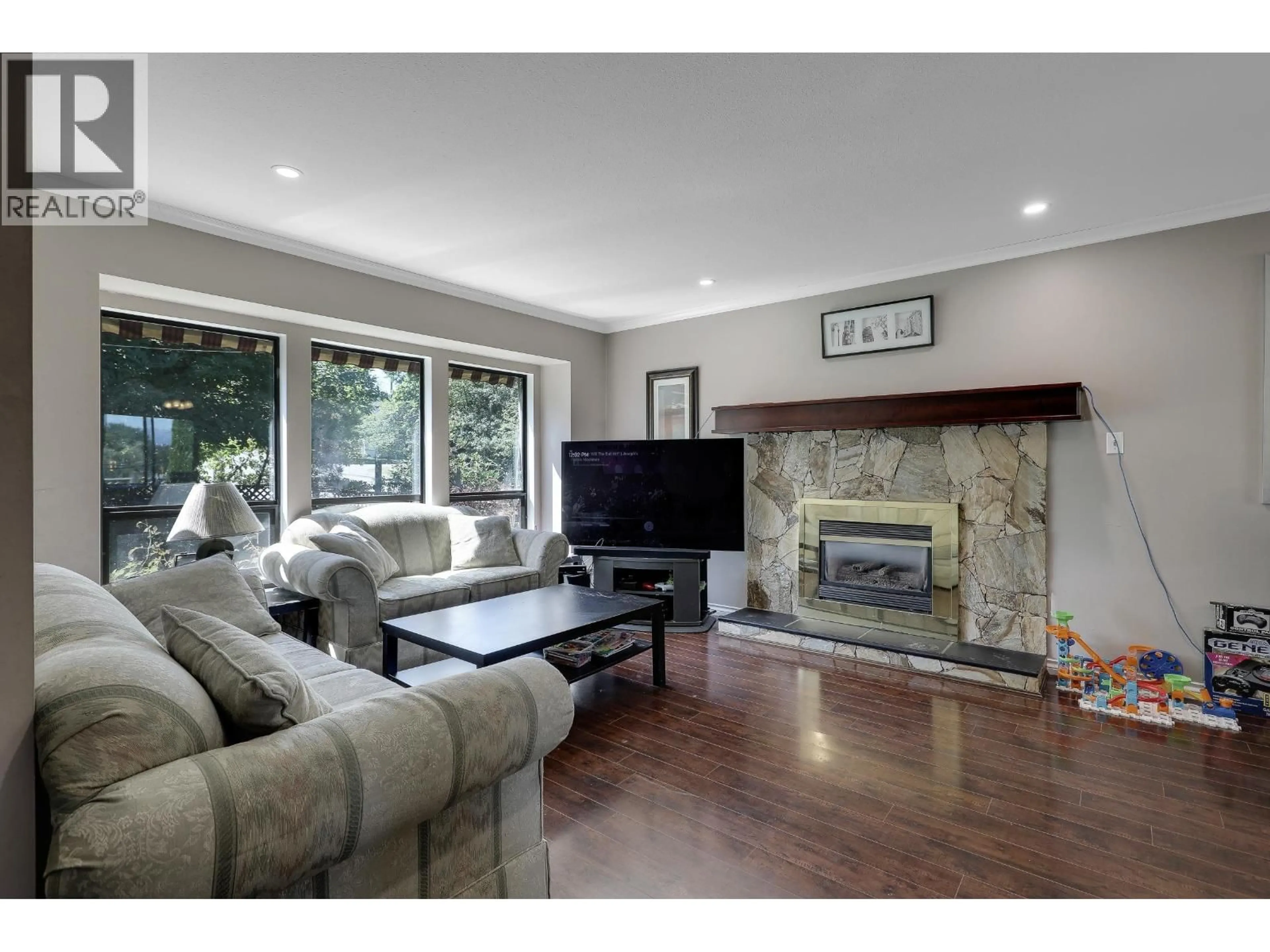 Living room with furniture, unknown for 22705 124 AVENUE, Maple Ridge British Columbia V2X4K2