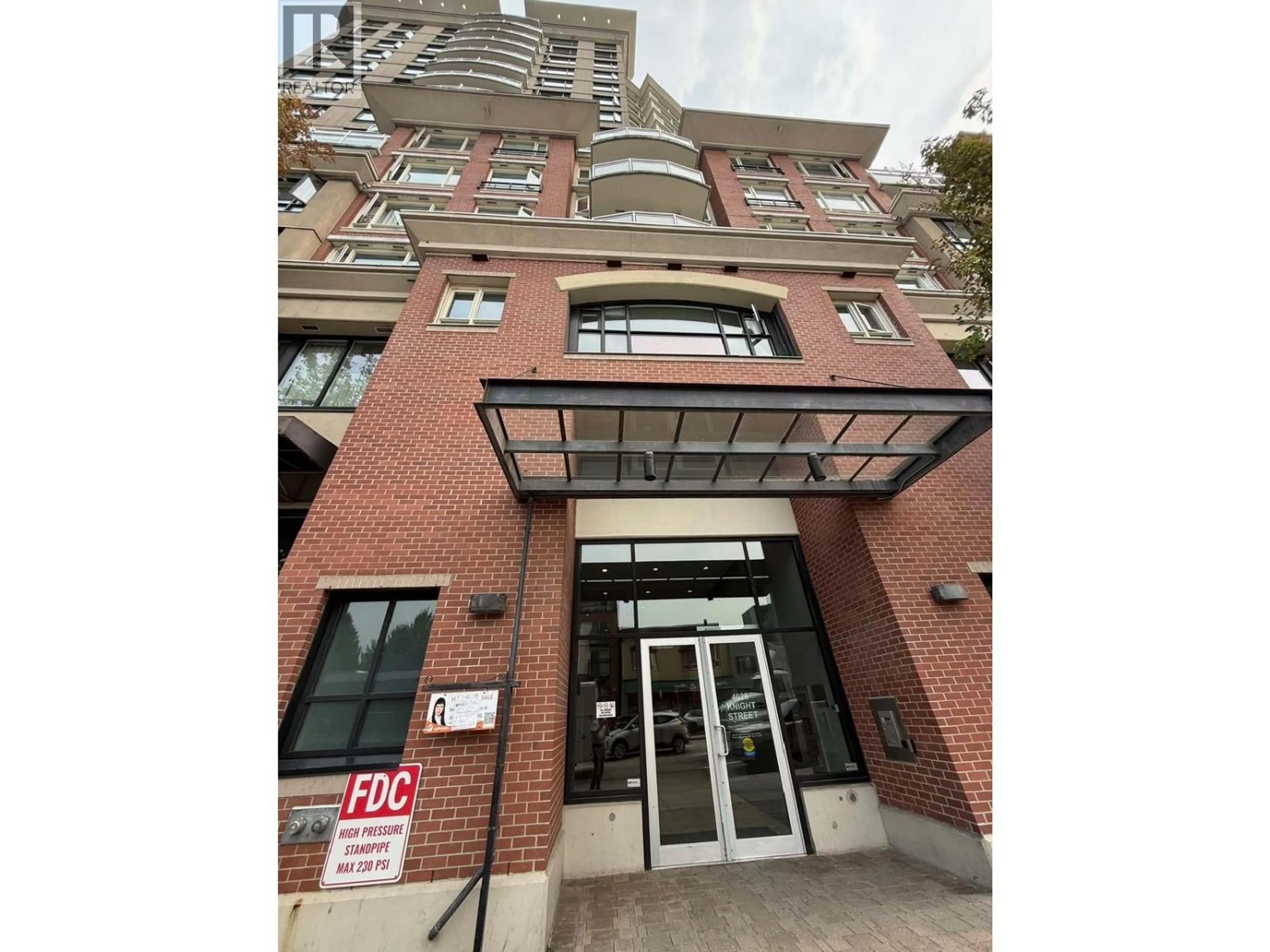 Indoor foyer for 302 - 4028 KNIGHT STREET, Vancouver British Columbia V5N5Y8
