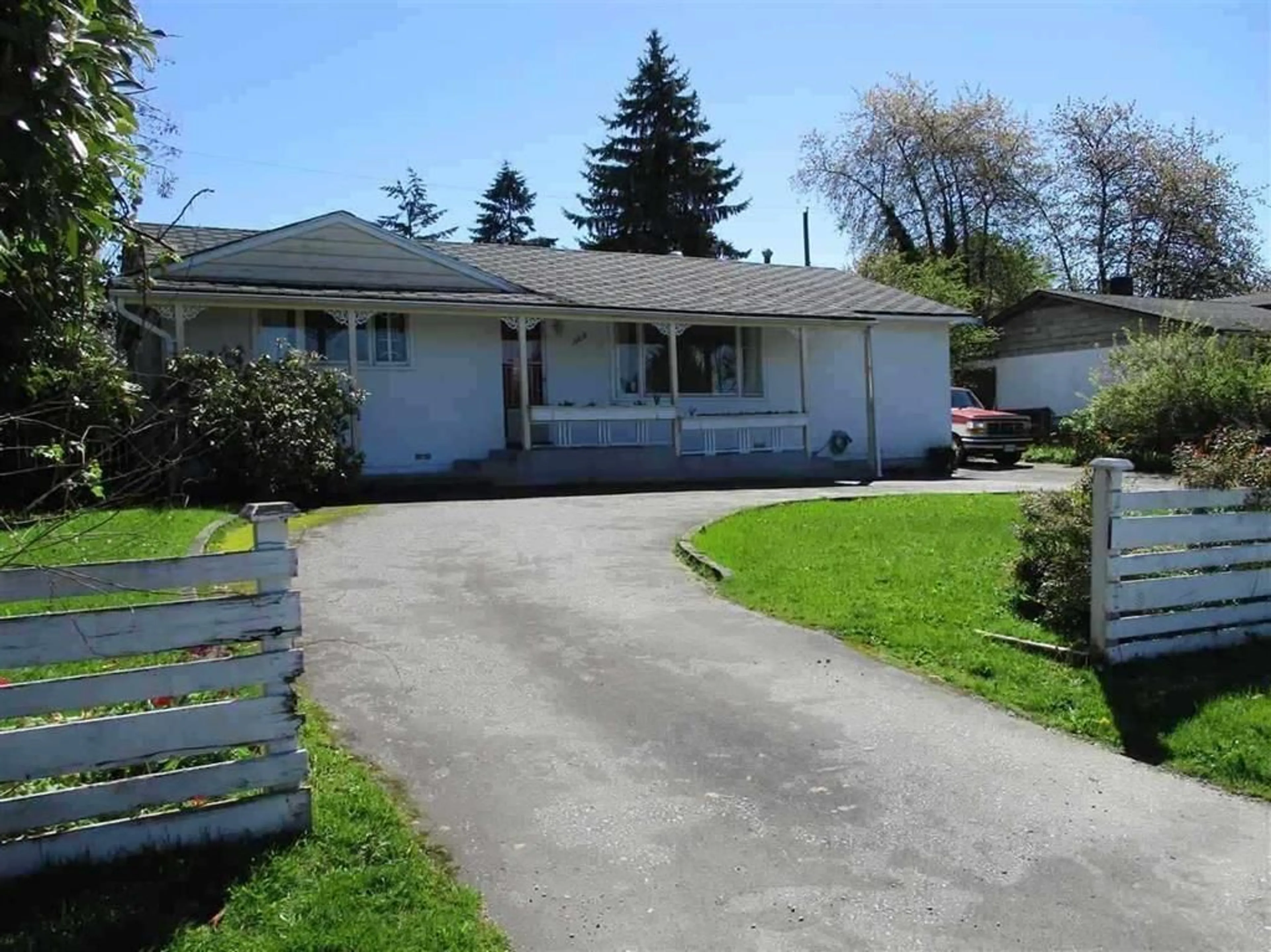 A pic from outside/outdoor area/front of a property/back of a property/a pic from drone, street for 10618 137A, Surrey British Columbia V3T4J6