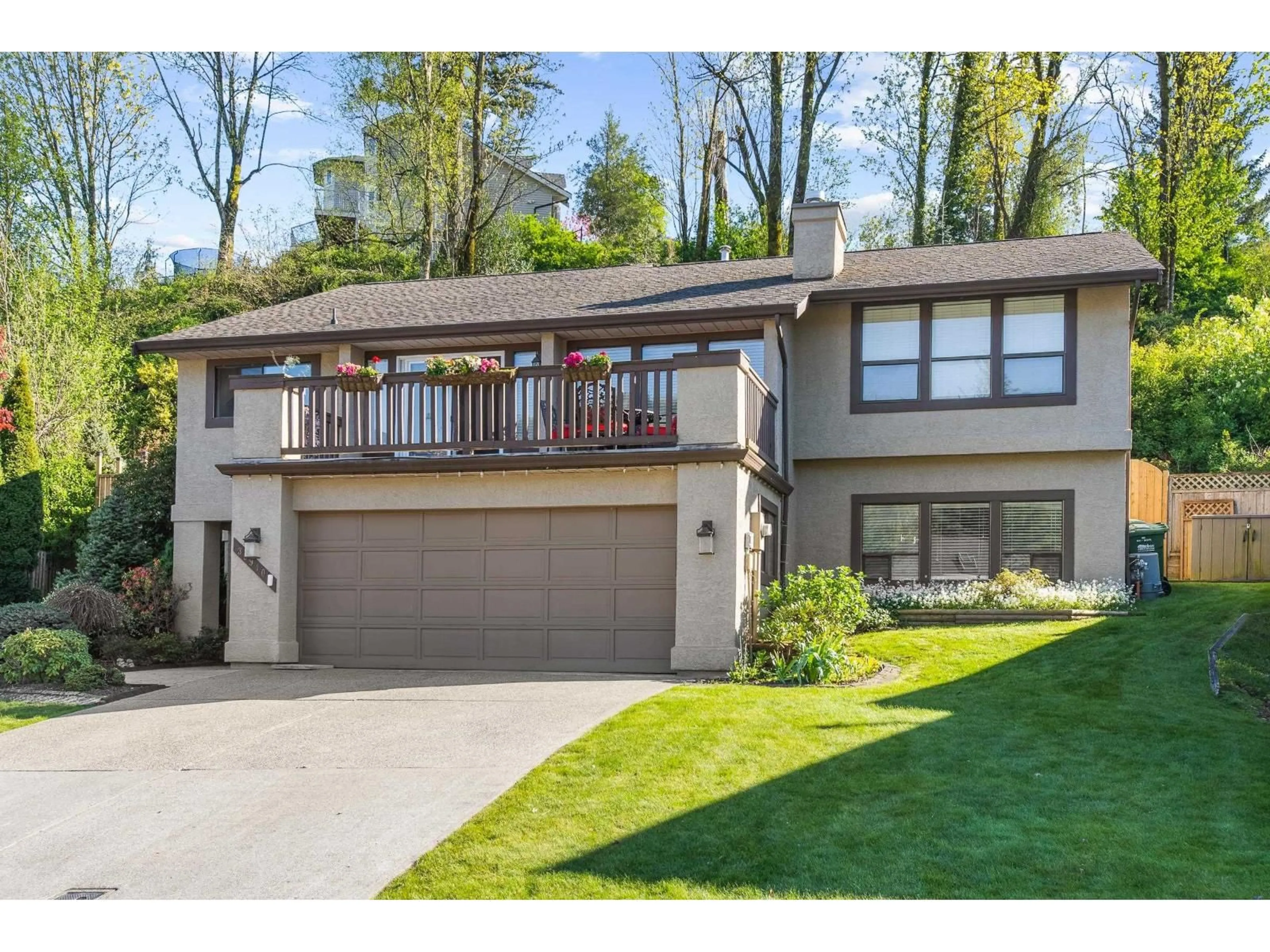 Home with vinyl exterior material, street for 35940 SUNDEW, Abbotsford British Columbia V3G1E9