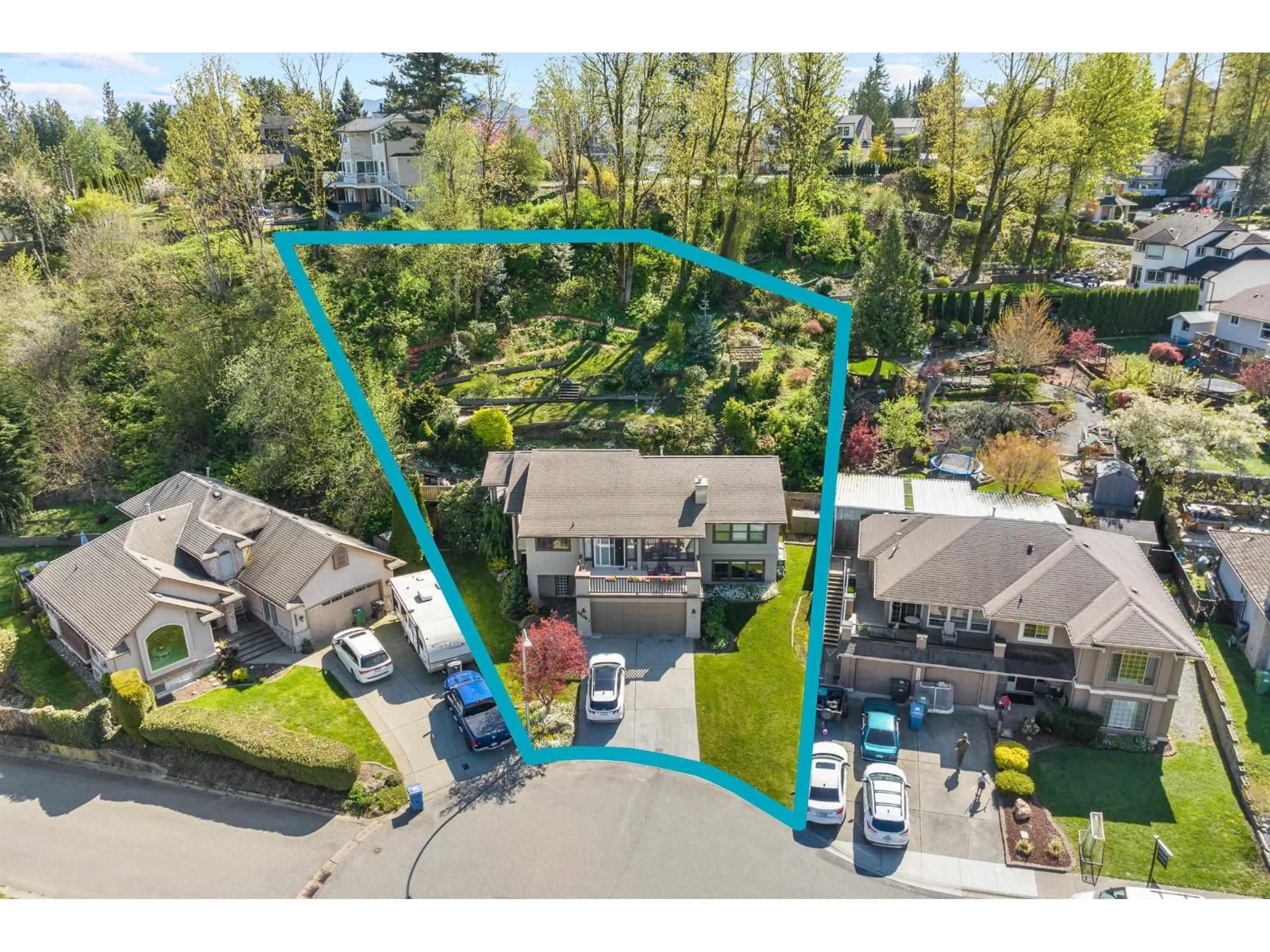 A pic from outside/outdoor area/front of a property/back of a property/a pic from drone, street for 35940 SUNDEW, Abbotsford British Columbia V3G1E9