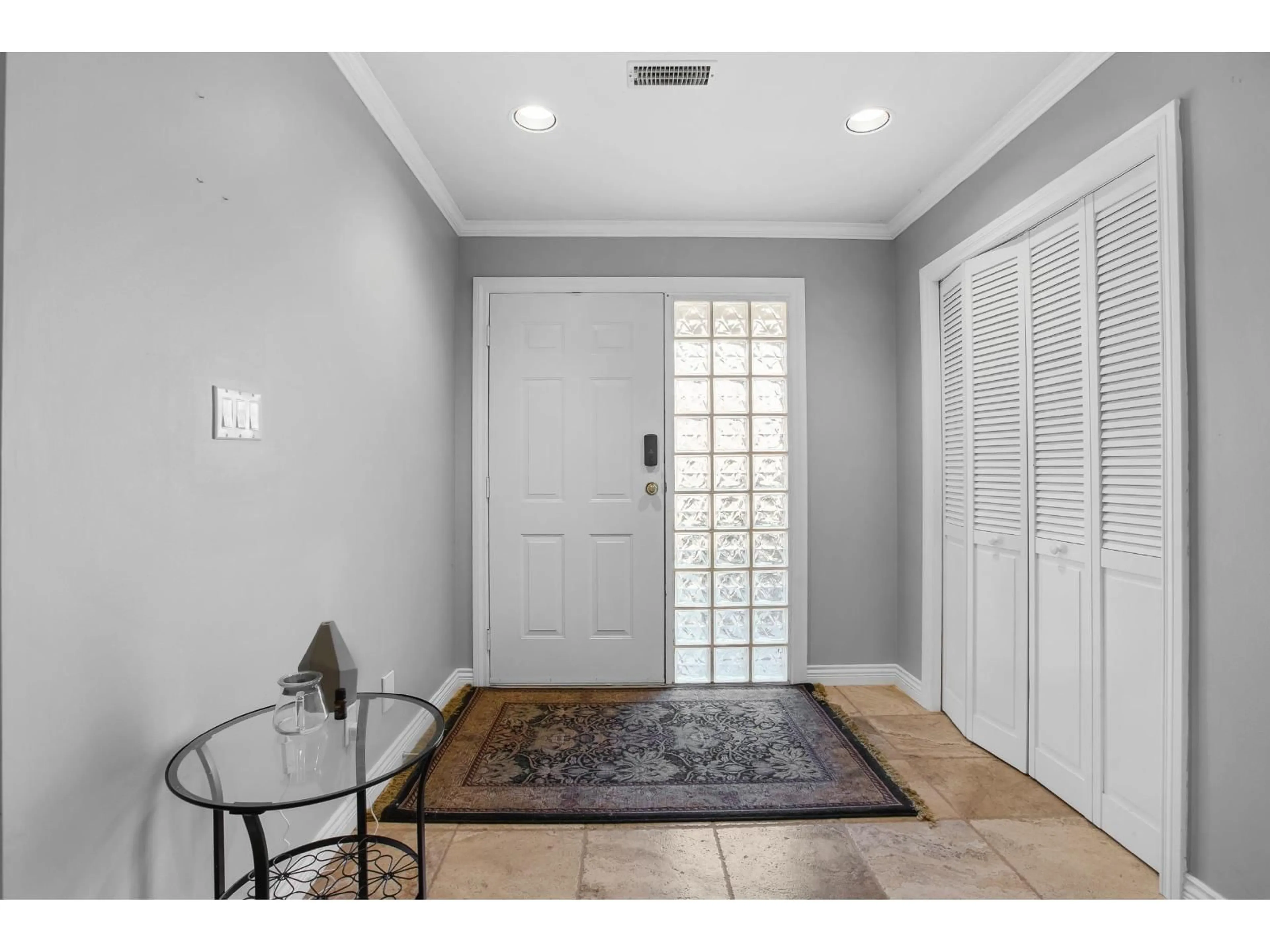 Indoor entryway for 35940 SUNDEW, Abbotsford British Columbia V3G1E9