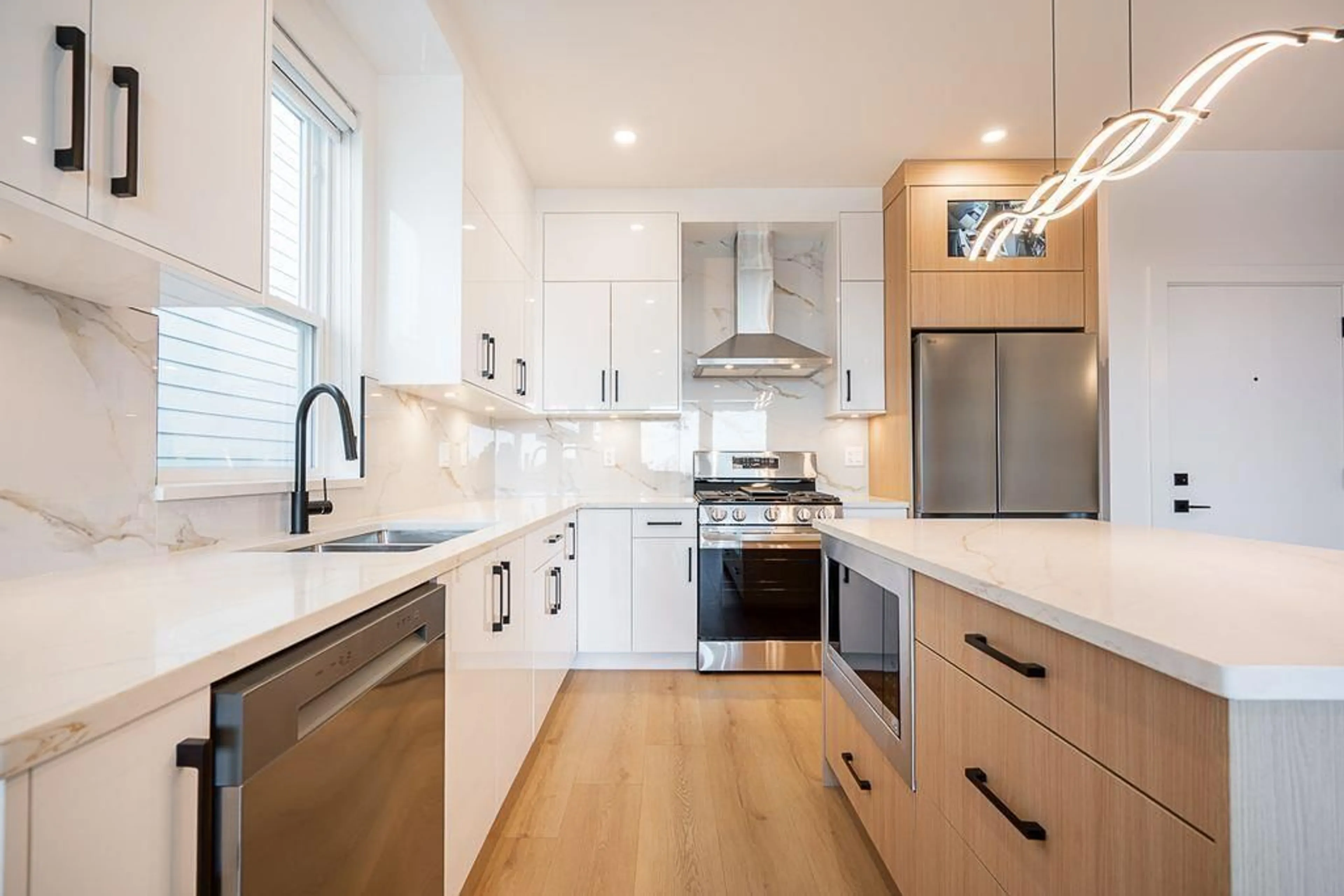 Contemporary kitchen, unknown for 101 - 16697 16, Surrey British Columbia V3S9X7