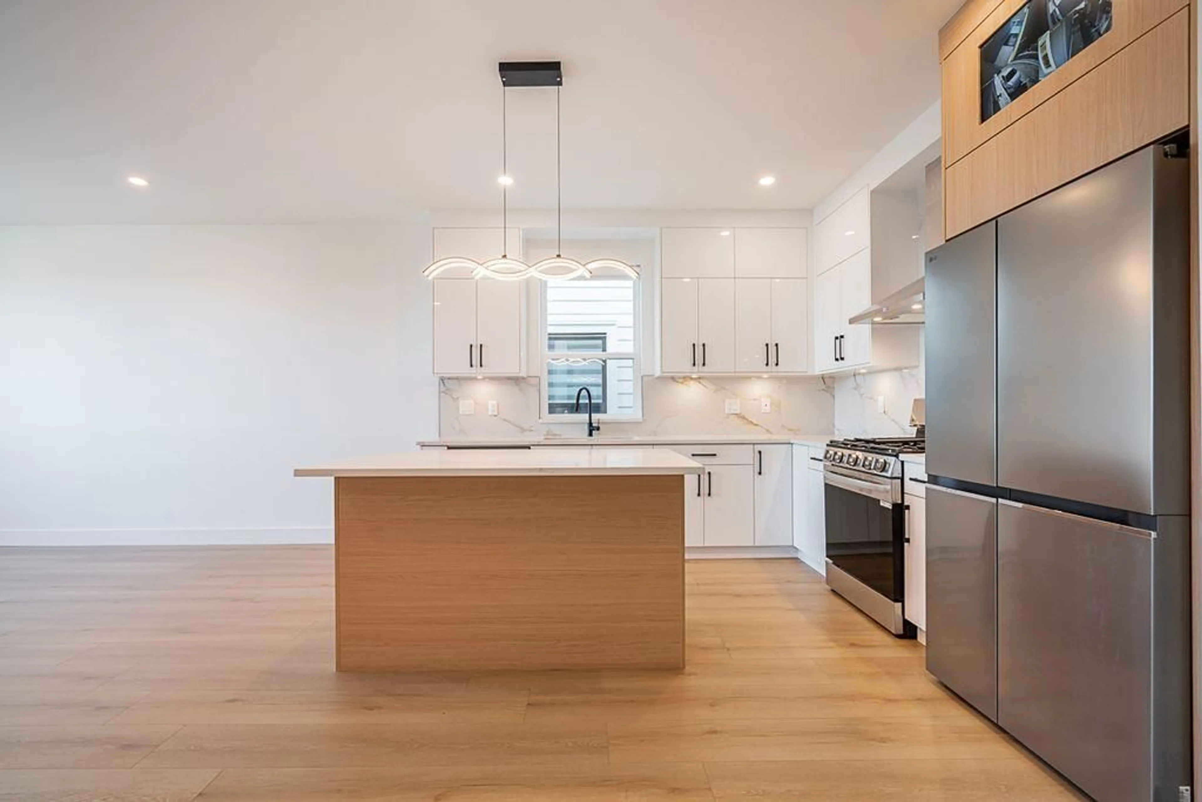 Open concept kitchen, unknown for 101 - 16697 16, Surrey British Columbia V3S9X7