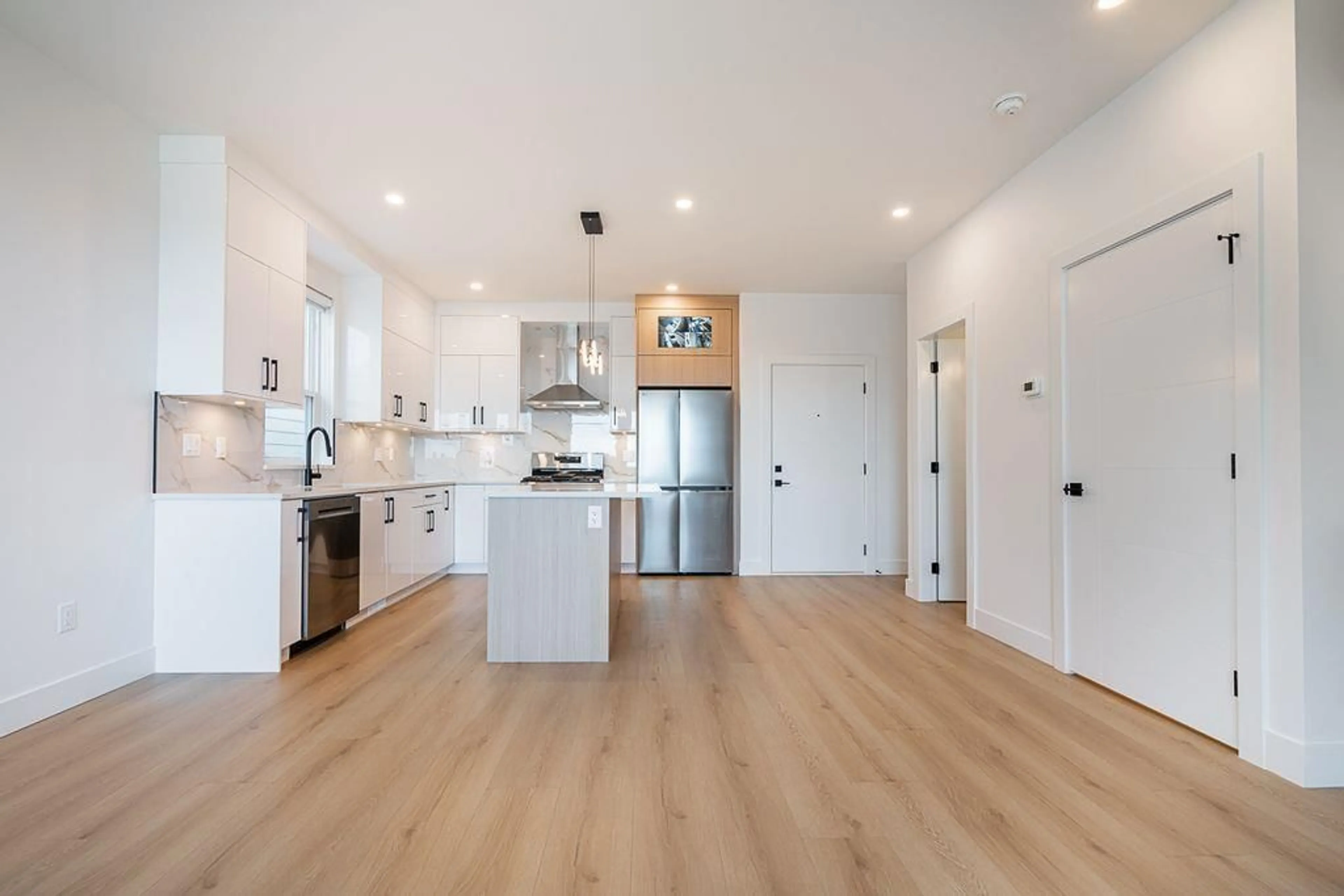 Open concept kitchen, wood/laminate floor for 101 - 16697 16, Surrey British Columbia V3S9X7