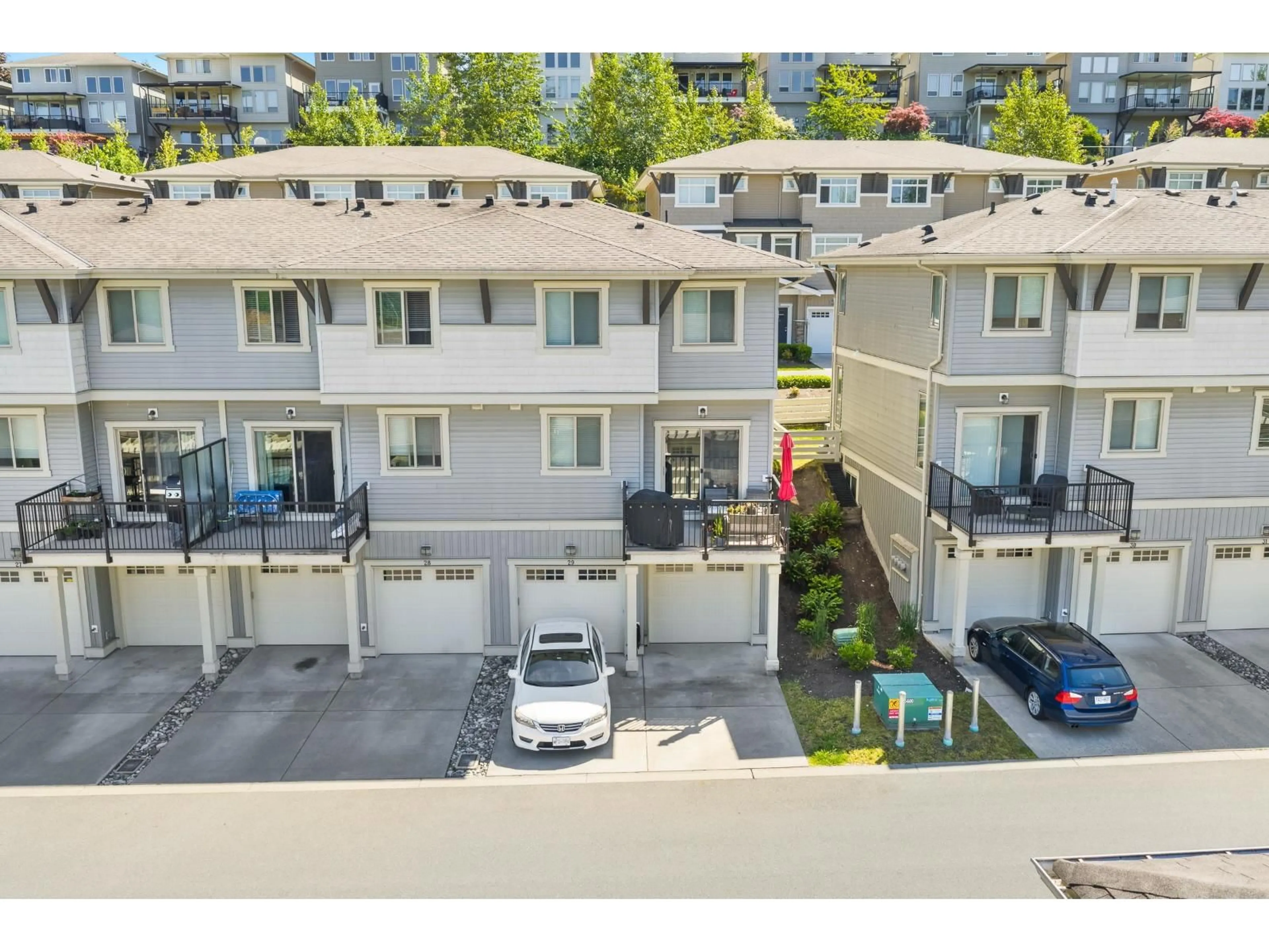 A pic from outside/outdoor area/front of a property/back of a property/a pic from drone, street for 29 - 34230 ELMWOOD, Abbotsford British Columbia V2S0J1