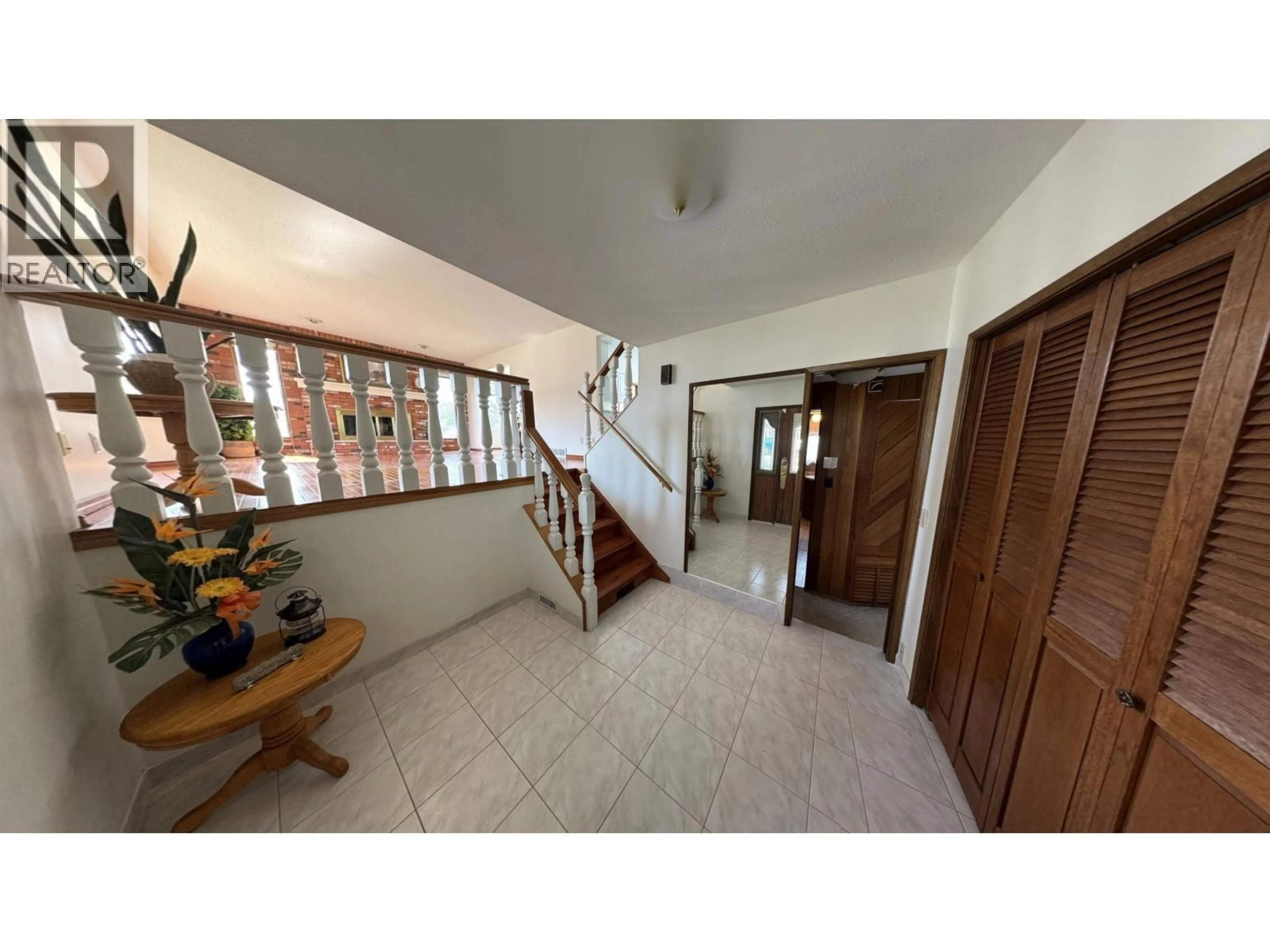 Indoor foyer for 11224 103 STREET, Fort St. John British Columbia V1J5T2