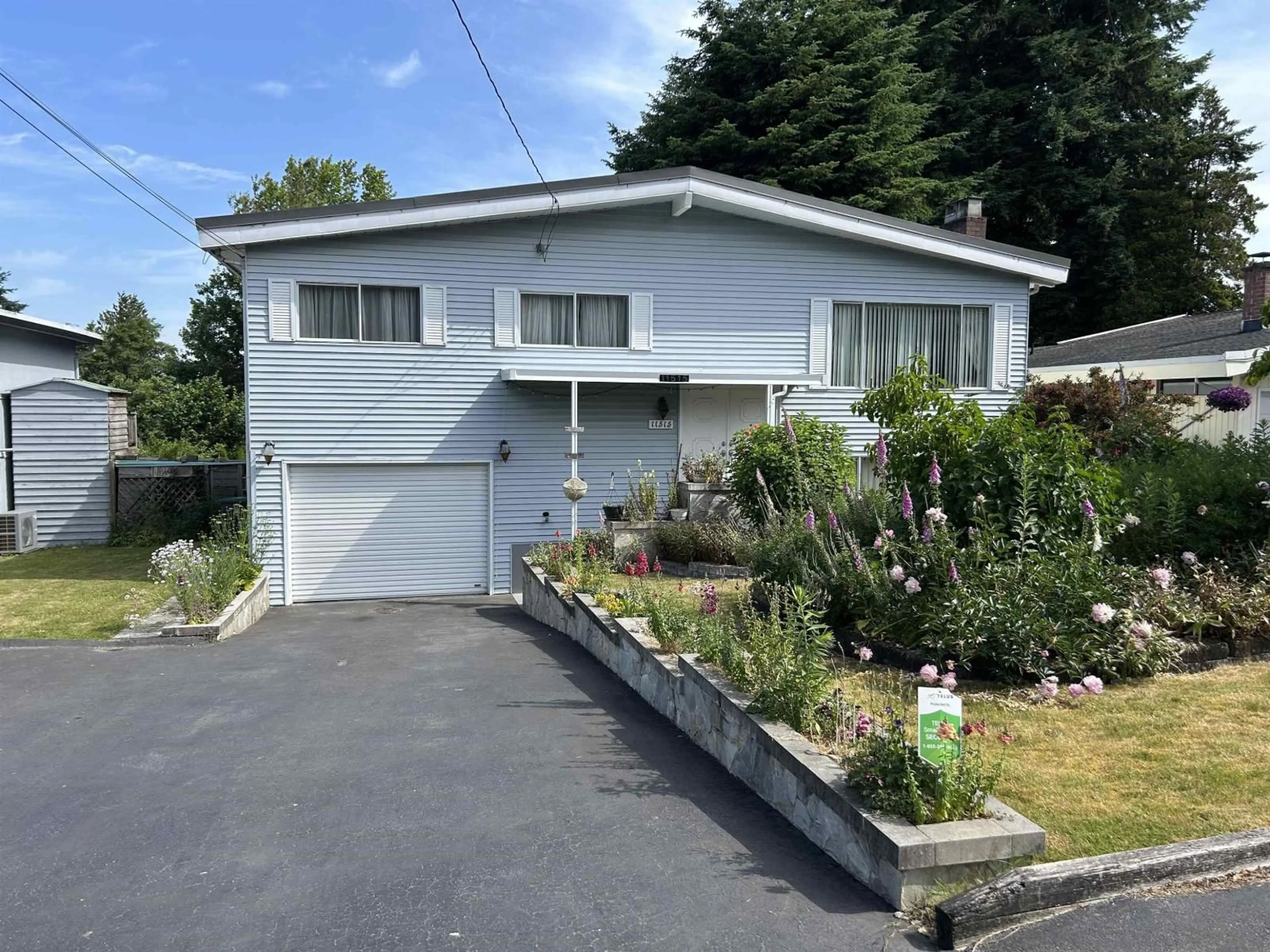Home with vinyl exterior material, street for 11515 97A, Surrey British Columbia V3V2G3