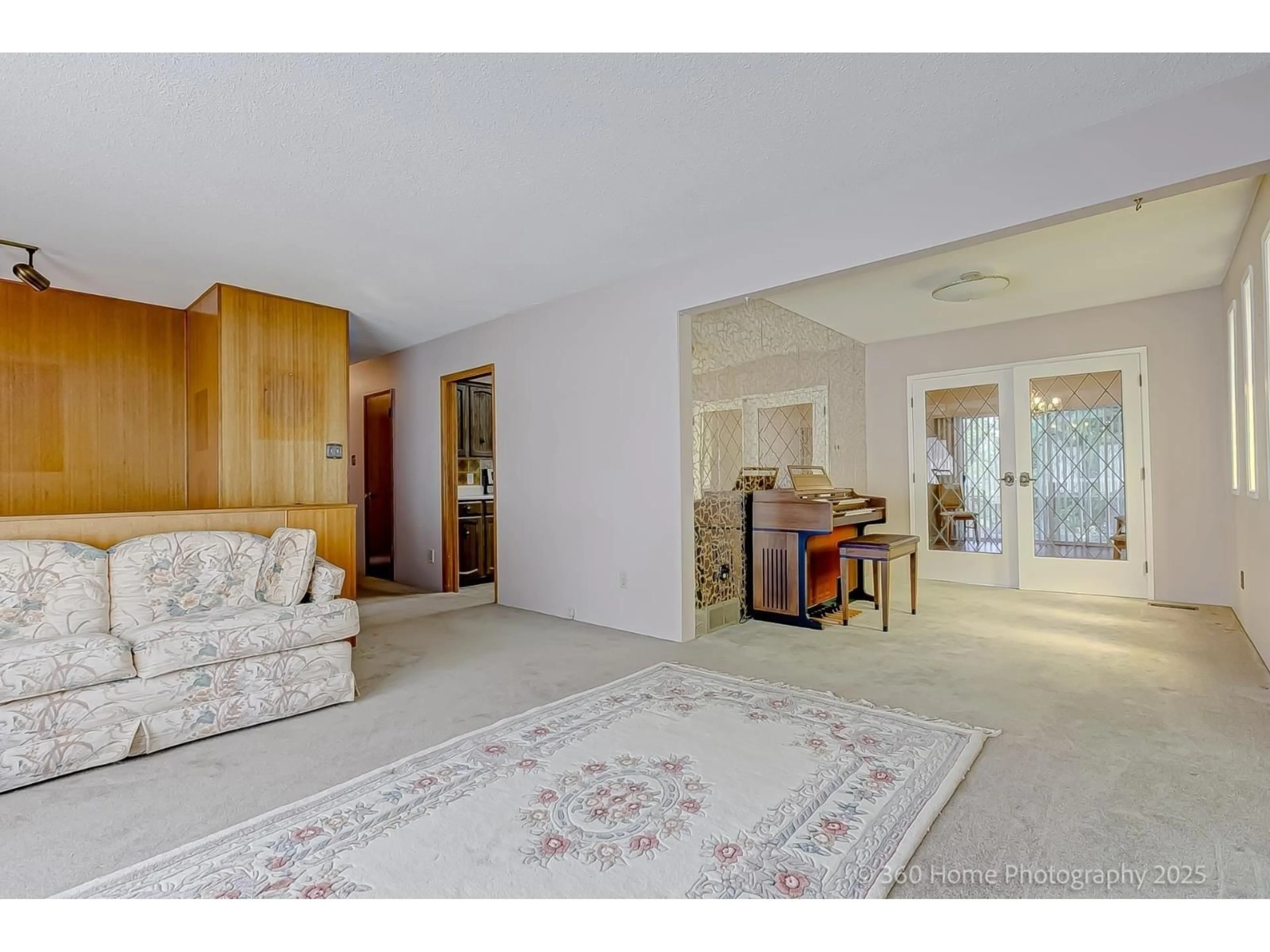 Indoor foyer for 11515 97A, Surrey British Columbia V3V2G3