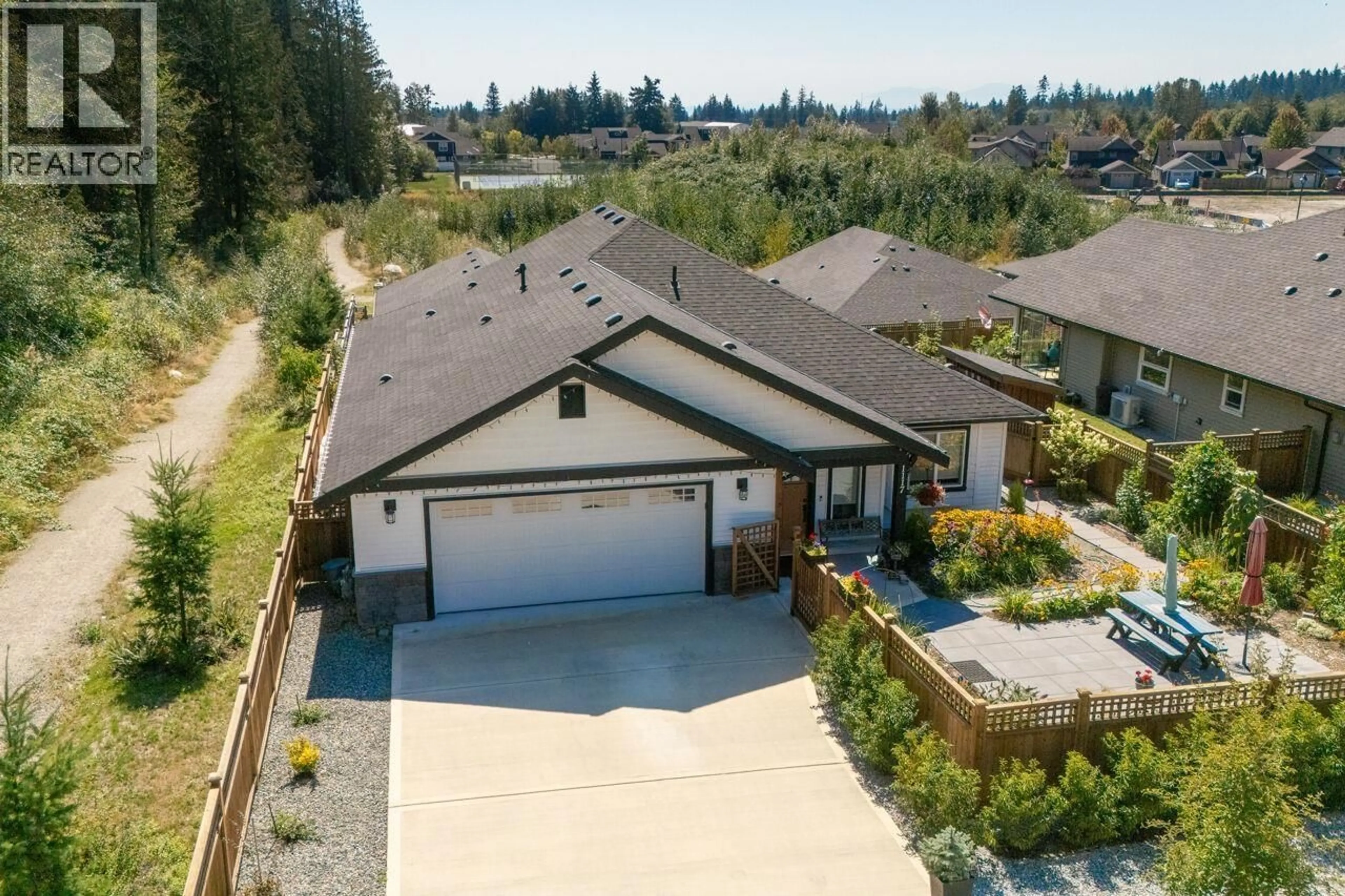 A pic from outside/outdoor area/front of a property/back of a property/a pic from drone, street for 1117 CELIA CRESCENT, Gibsons British Columbia V0N1V7