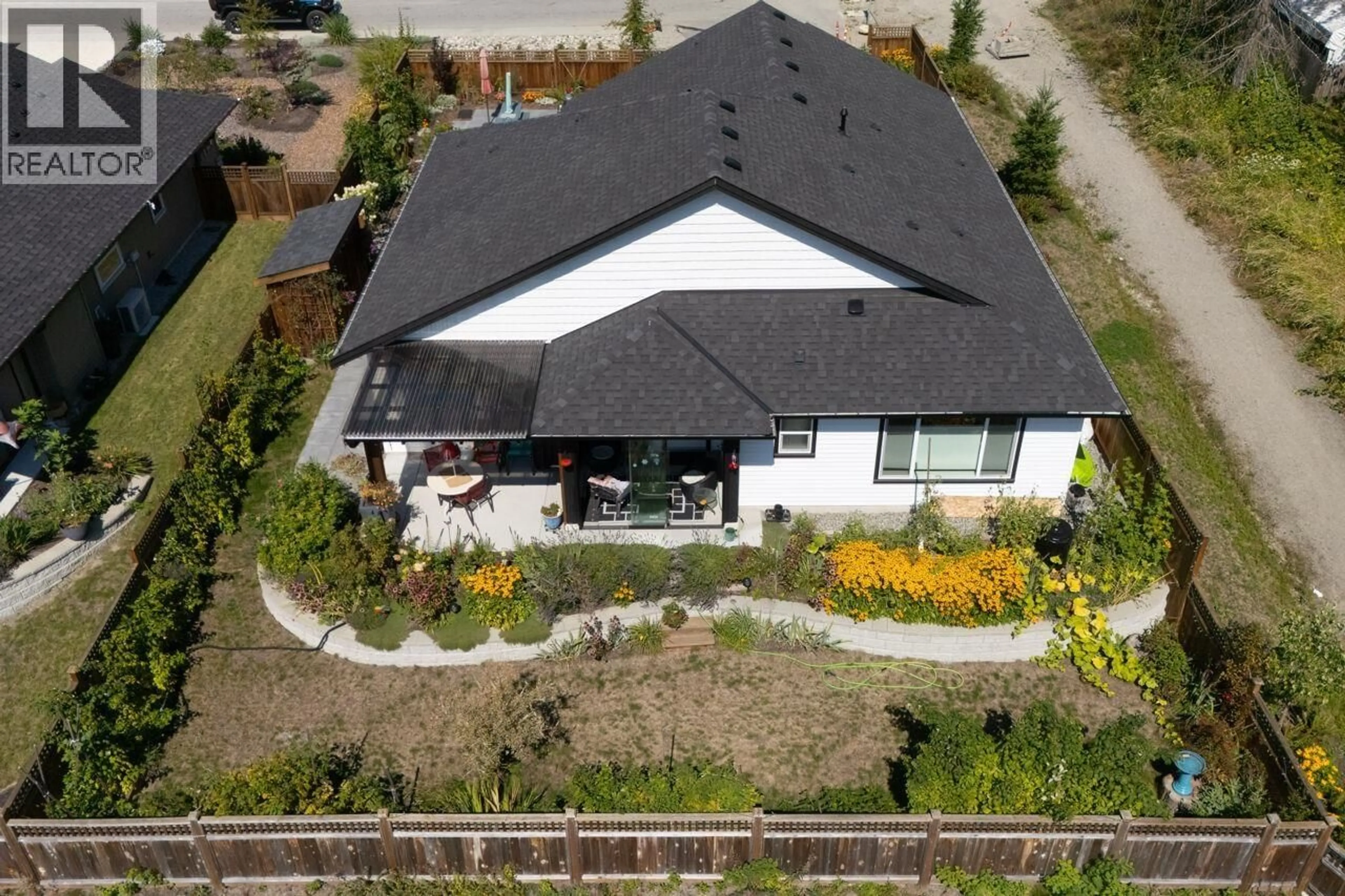 A pic from outside/outdoor area/front of a property/back of a property/a pic from drone, street for 1117 CELIA CRESCENT, Gibsons British Columbia V0N1V7
