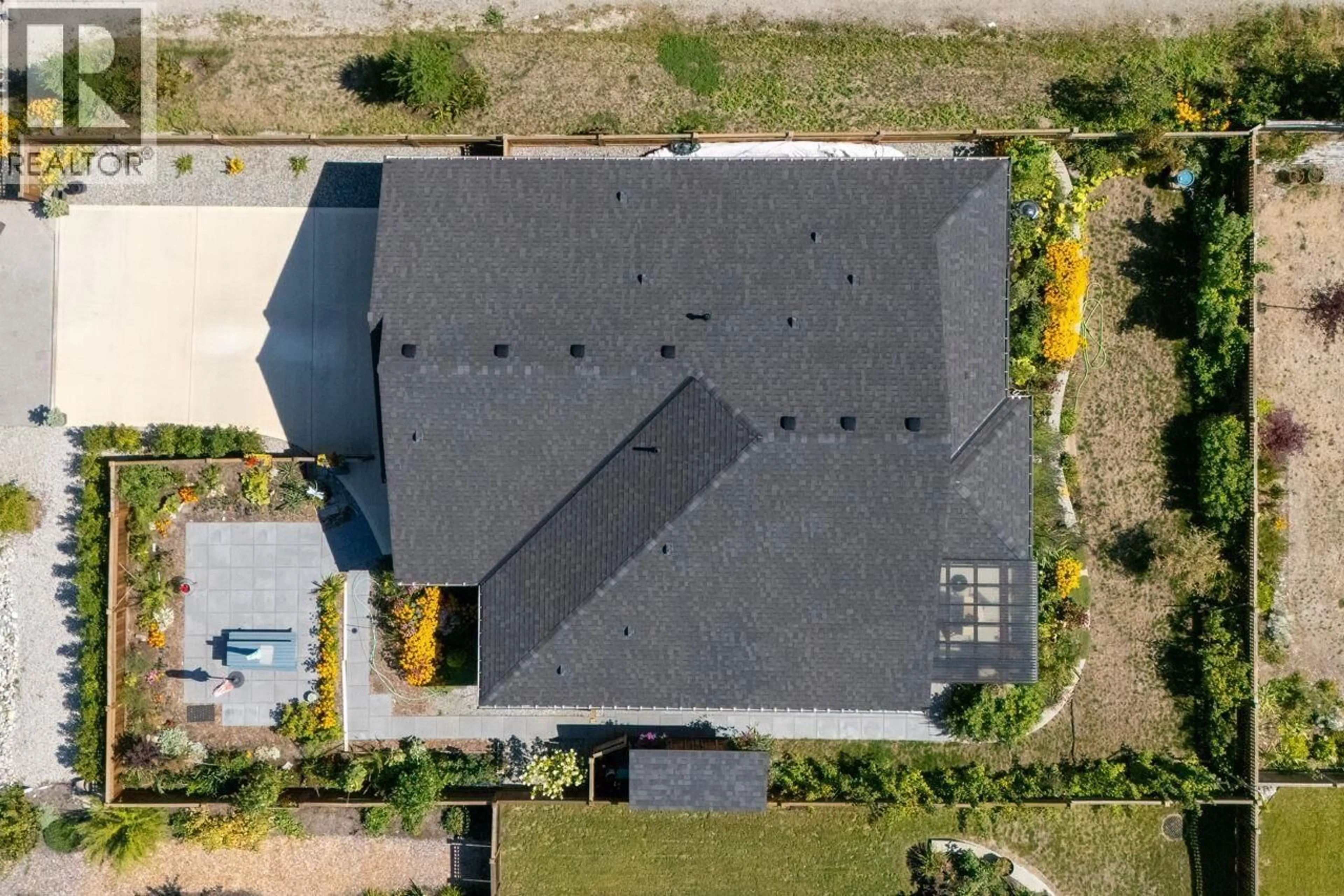A pic from outside/outdoor area/front of a property/back of a property/a pic from drone, street for 1117 CELIA CRESCENT, Gibsons British Columbia V0N1V7
