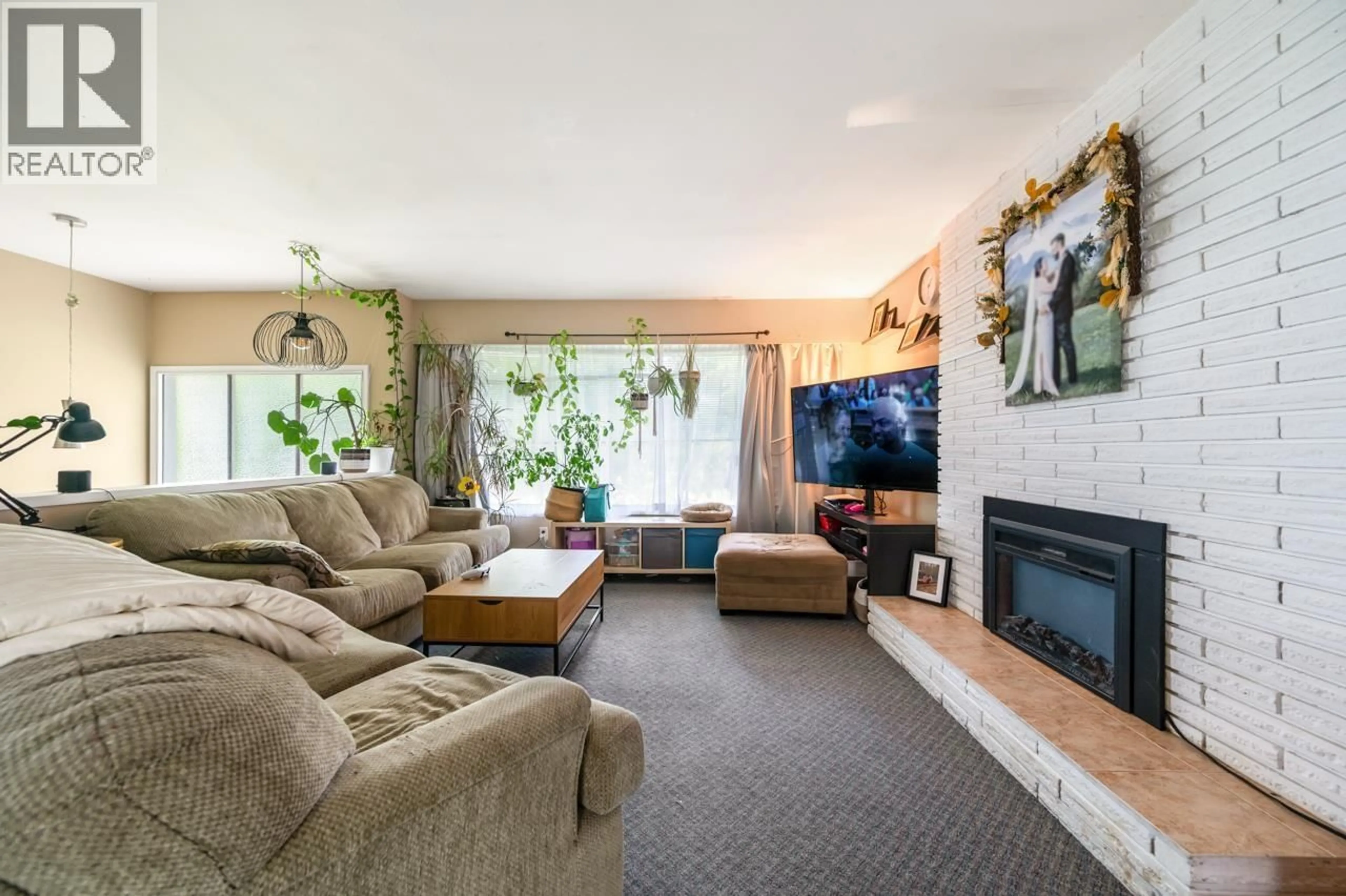 Living room with furniture, unknown for 11990 DOVER STREET, Maple Ridge British Columbia V2X5P7