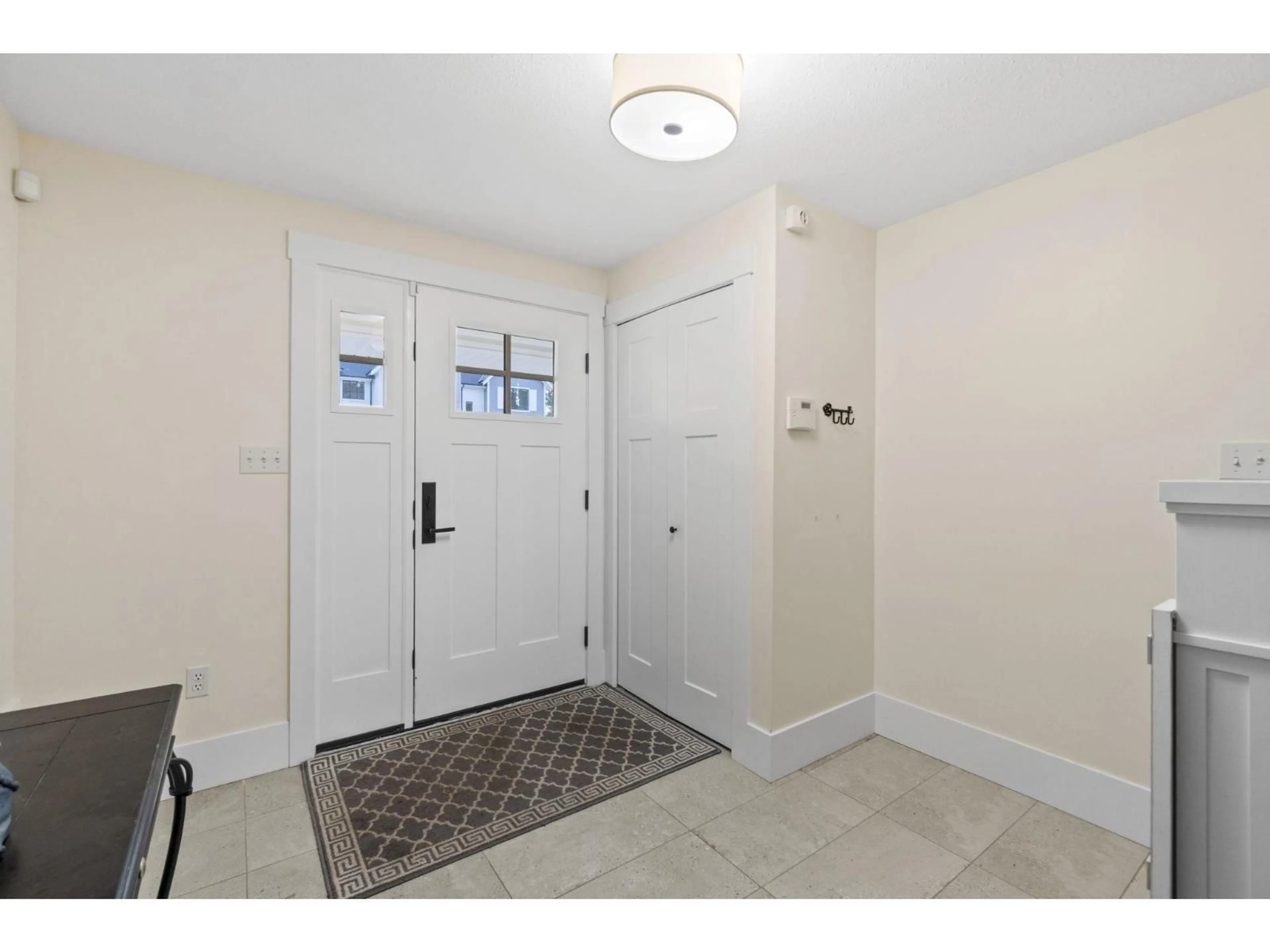 Indoor entryway for 3038 MCMILLAN, Abbotsford British Columbia V2S6A8