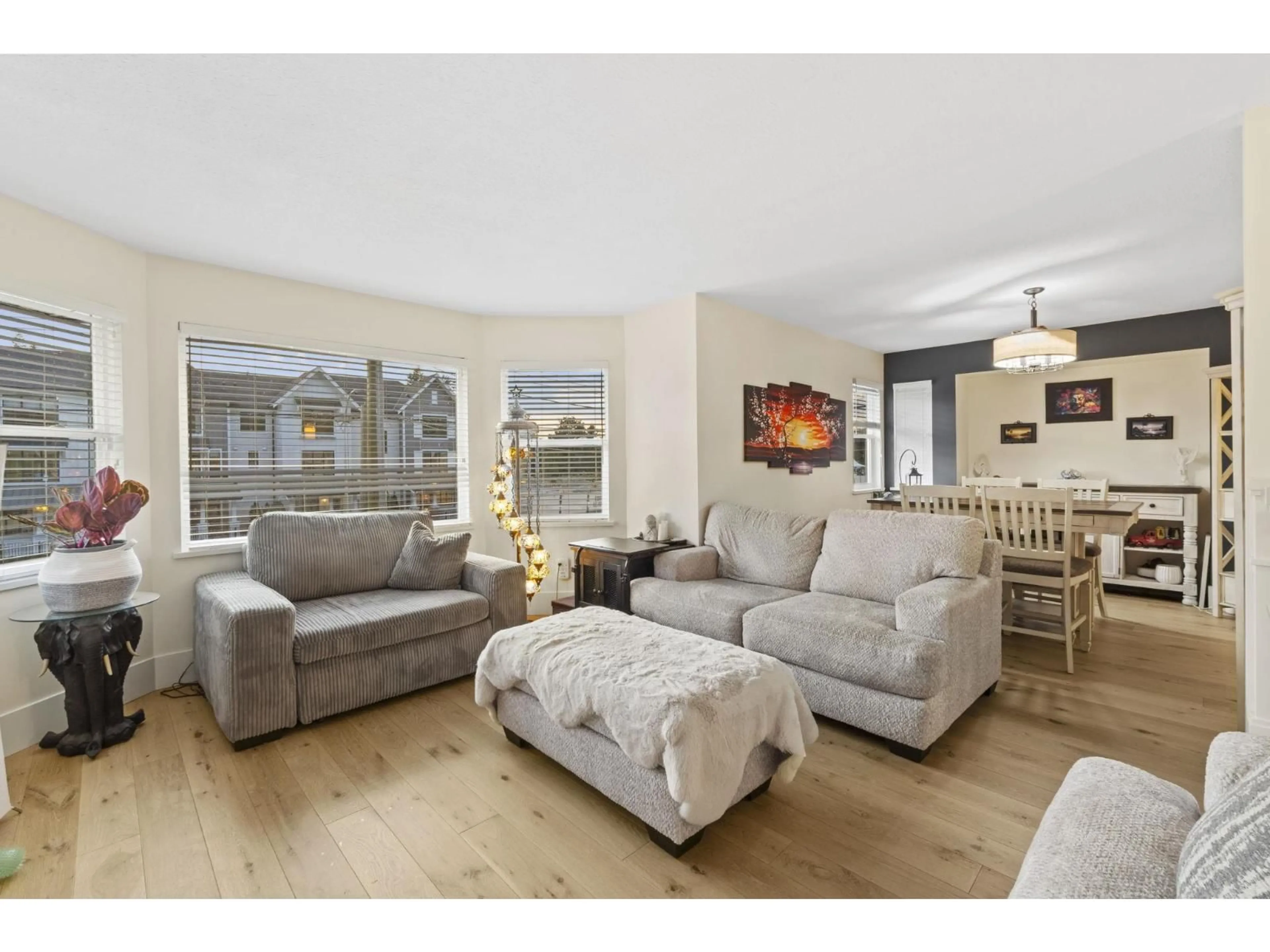 Living room with furniture, unknown for 3038 MCMILLAN, Abbotsford British Columbia V2S6A8