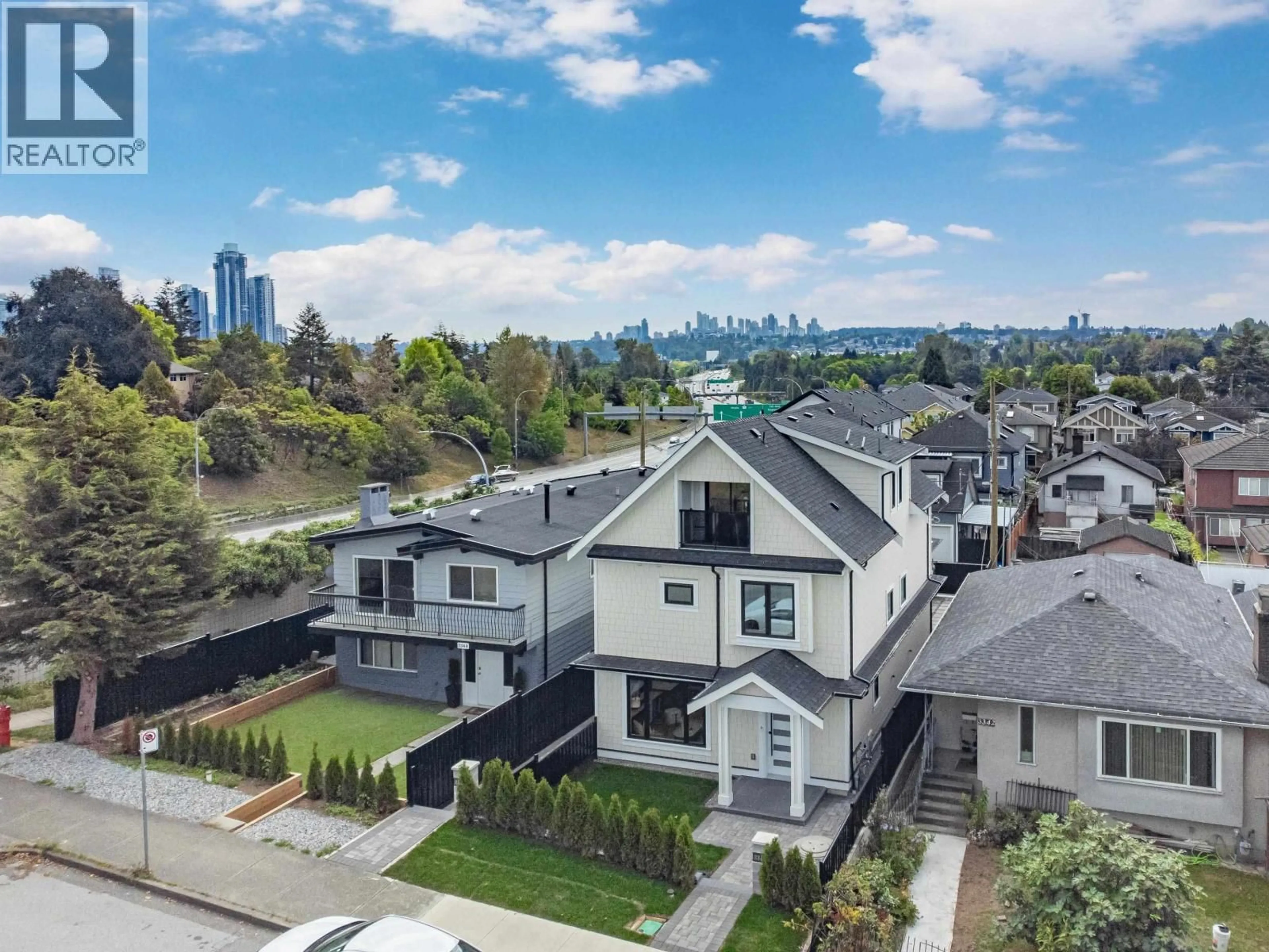 A pic from outside/outdoor area/front of a property/back of a property/a pic from drone, unknown for 2 - 3344 ADANAC STREET, Vancouver British Columbia V5K2P3