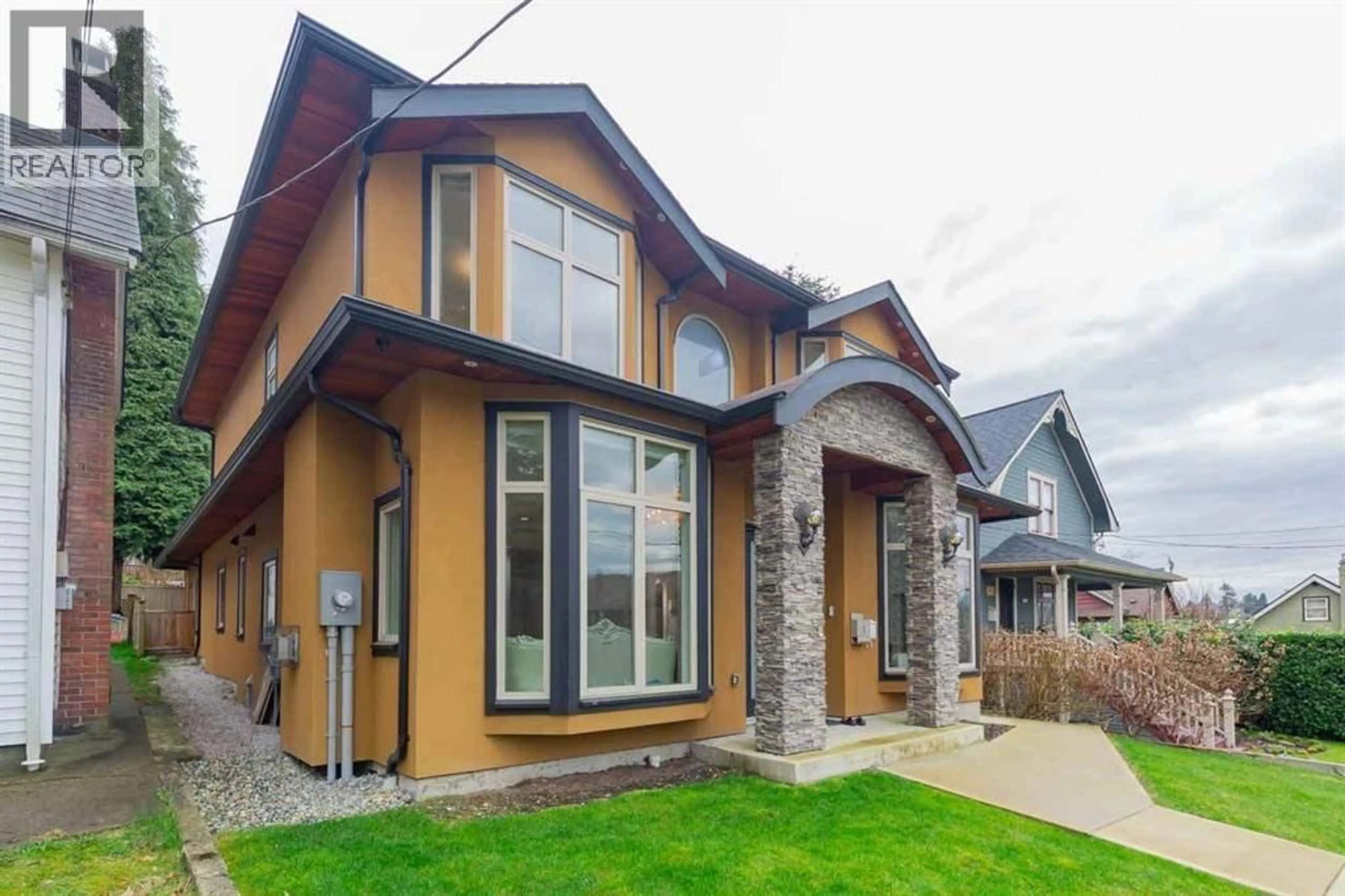 Home with brick exterior material, street for 622 COLBORNE STREET, New Westminster British Columbia V3L2C9