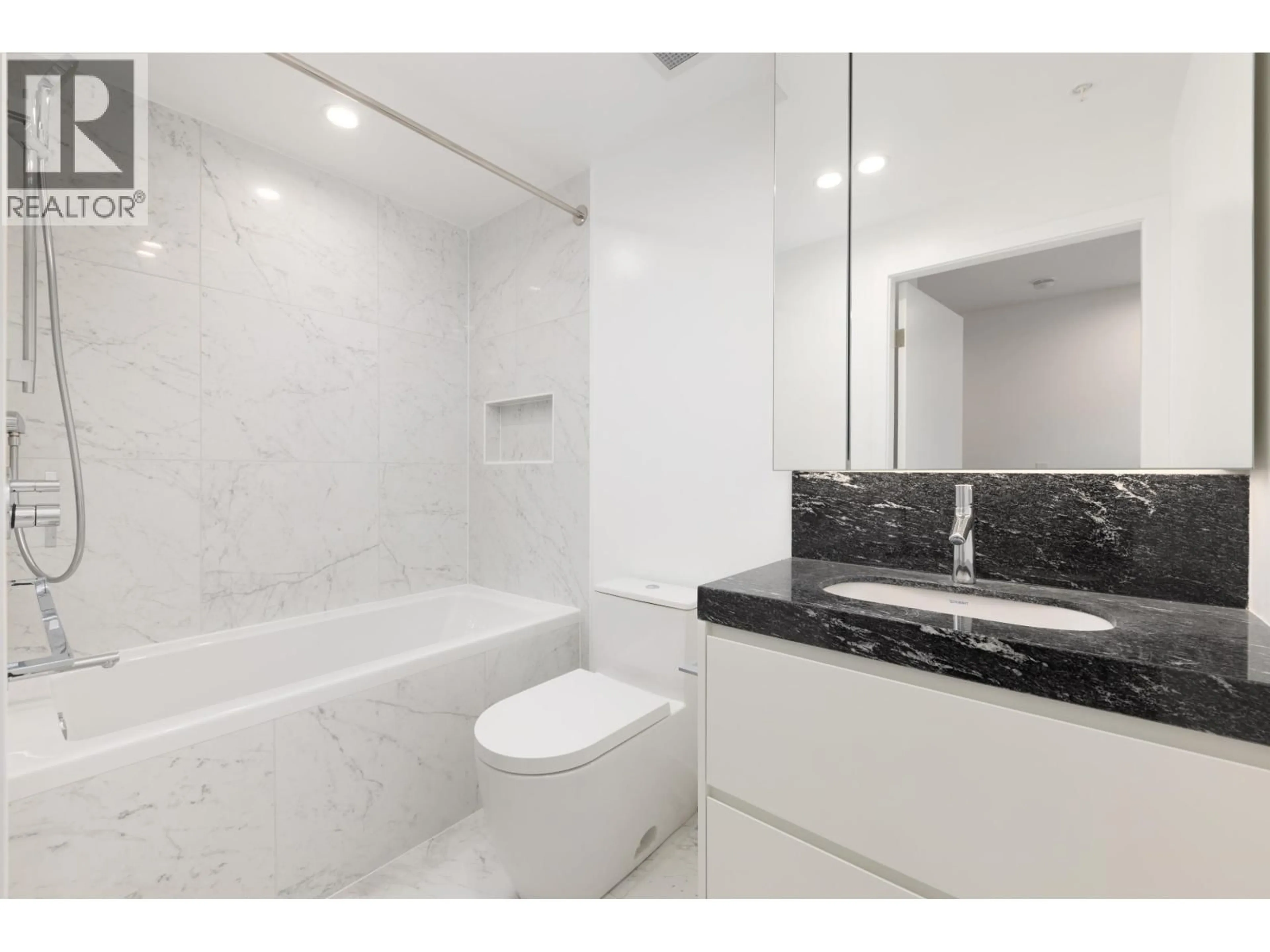 Standard bathroom, ceramic/tile floor for 101 - 3668 10TH AVENUE, Vancouver British Columbia V6R0G4