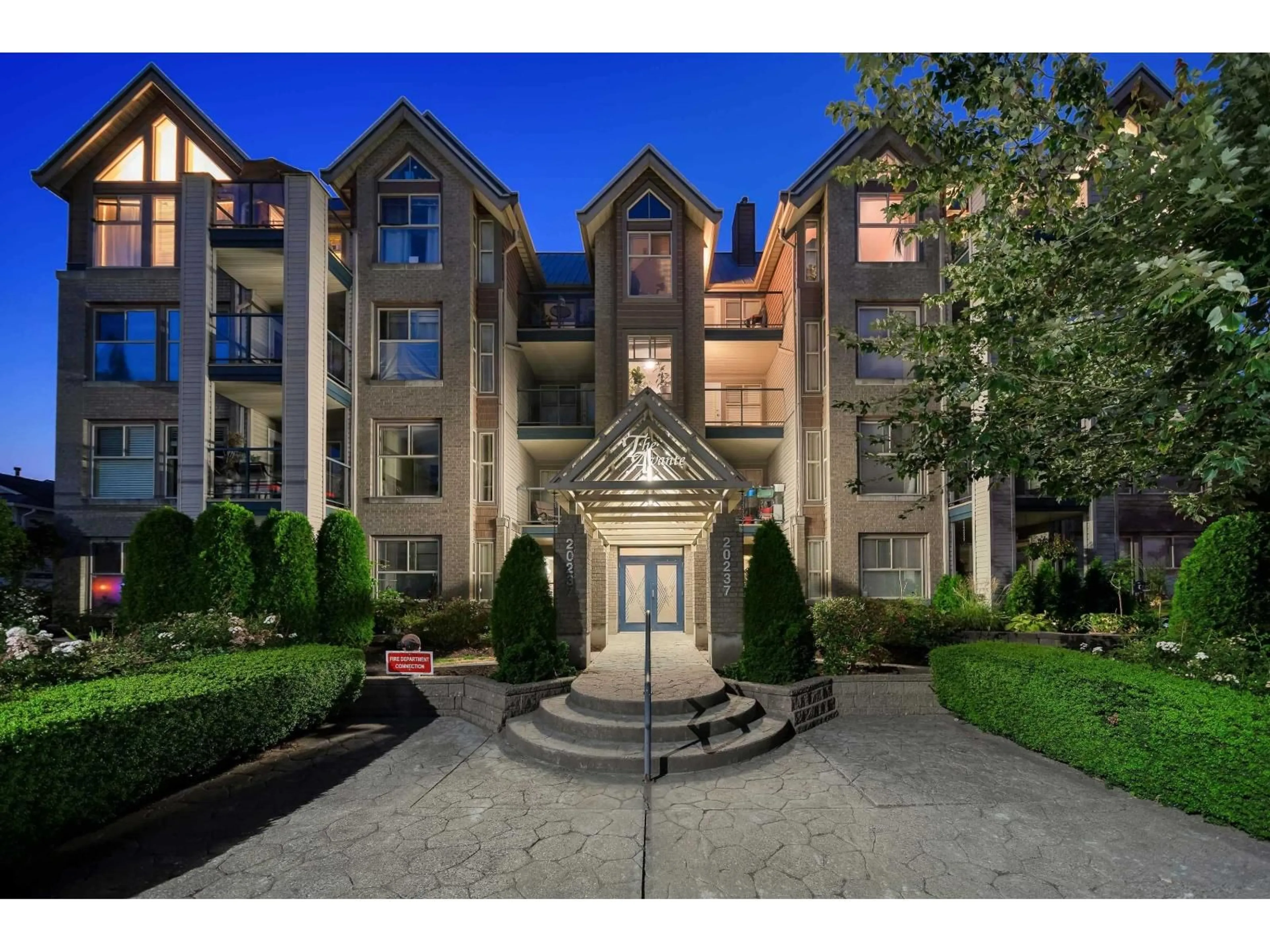 Indoor foyer for 408 - 20237 54, Langley British Columbia V3A3W2