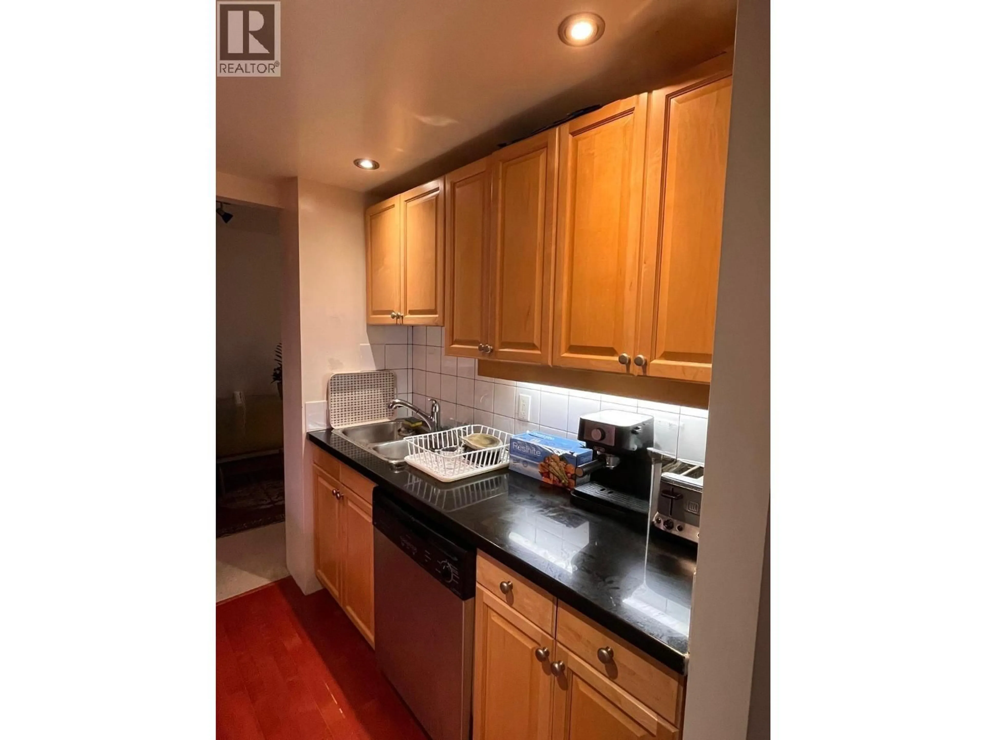 Standard kitchen, wood/laminate floor for 404 - 2008 FULLERTON AVENUE, North Vancouver British Columbia V7P3G7