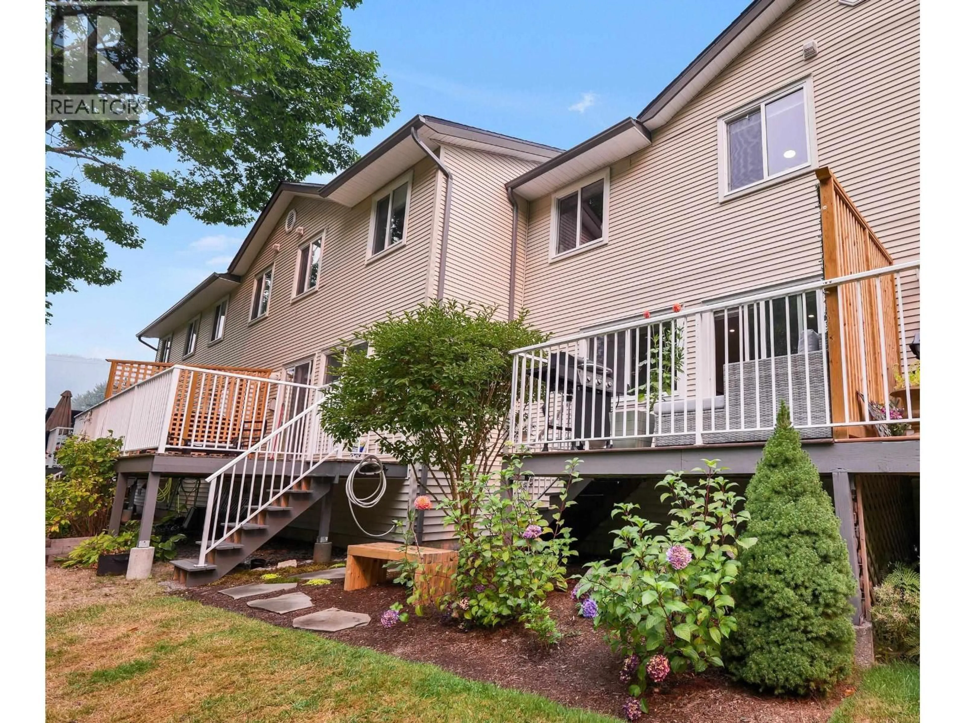 Patio, street for 10 - 39920 GOVERNMENT ROAD, Squamish British Columbia V8B0G5