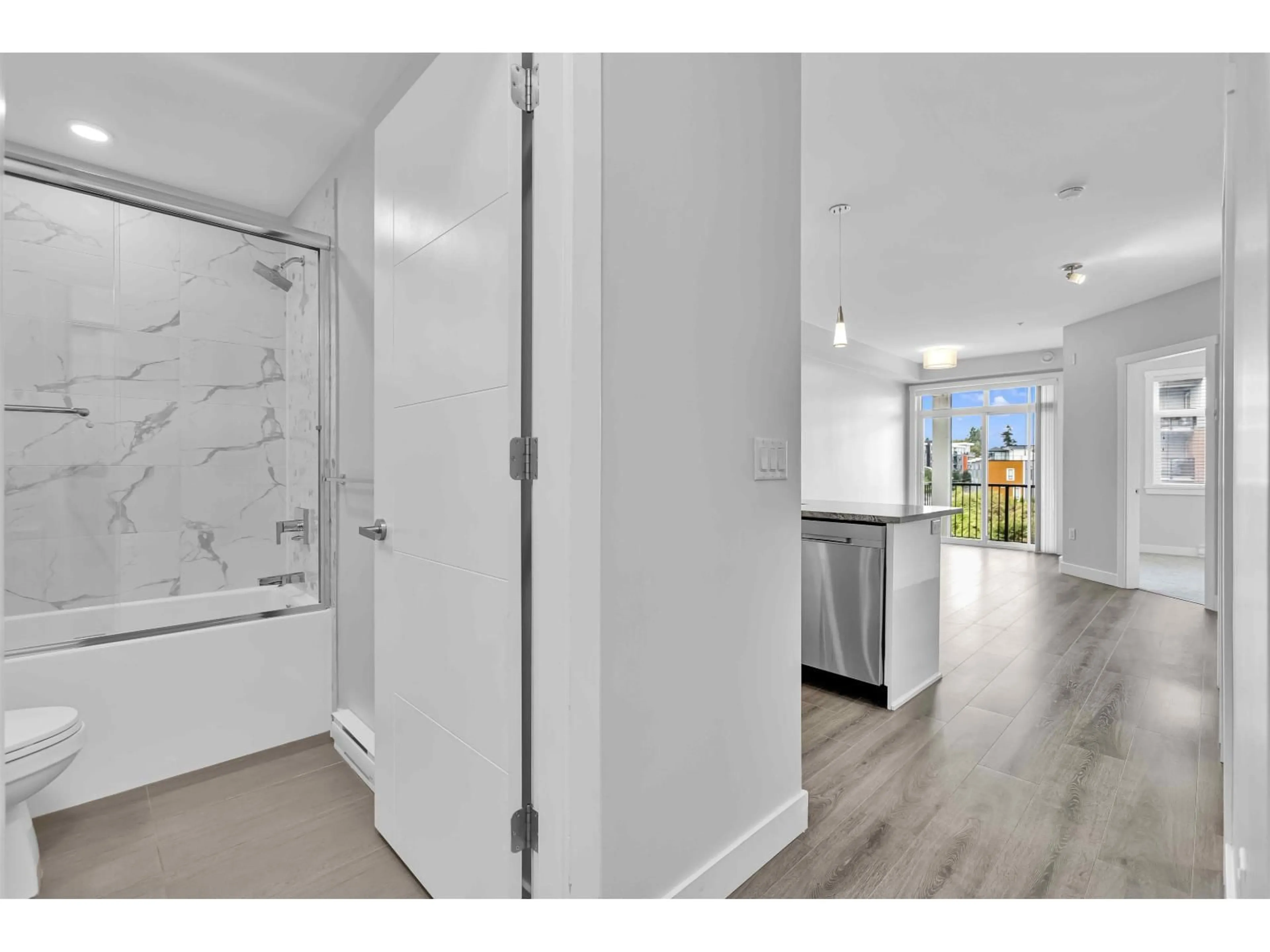Indoor entryway for 313 - 19940 BRYDON, Langley British Columbia V3A0K8