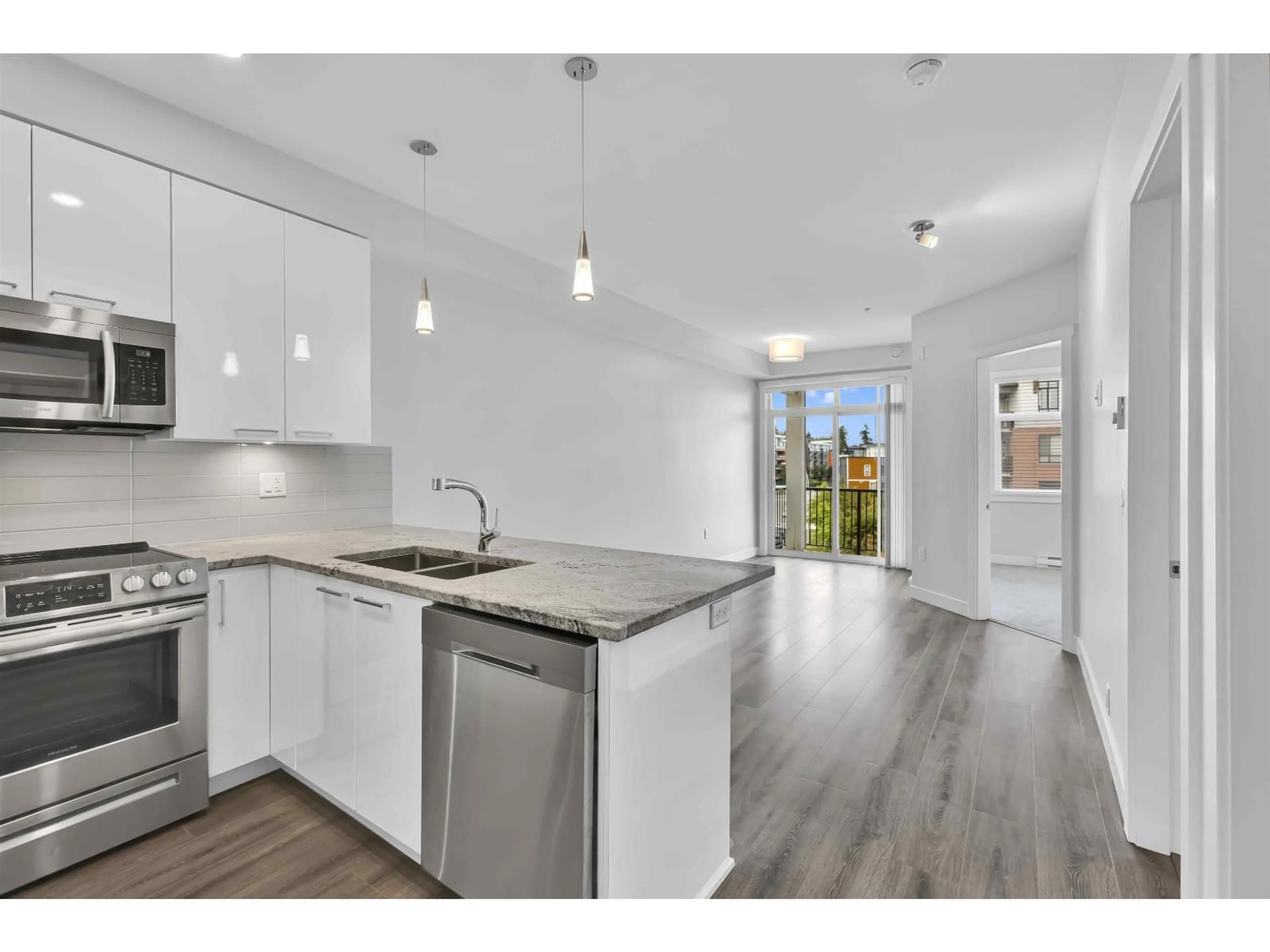 Open concept kitchen, unknown for 313 - 19940 BRYDON, Langley British Columbia V3A0K8