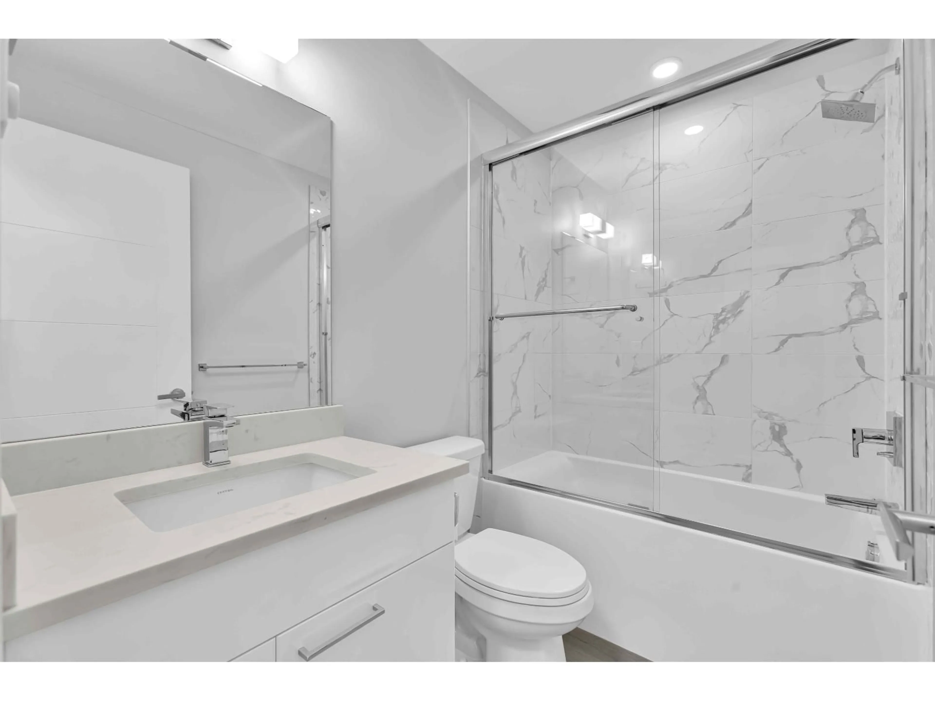 Standard bathroom, ceramic/tile floor for 313 - 19940 BRYDON, Langley British Columbia V3A0K8