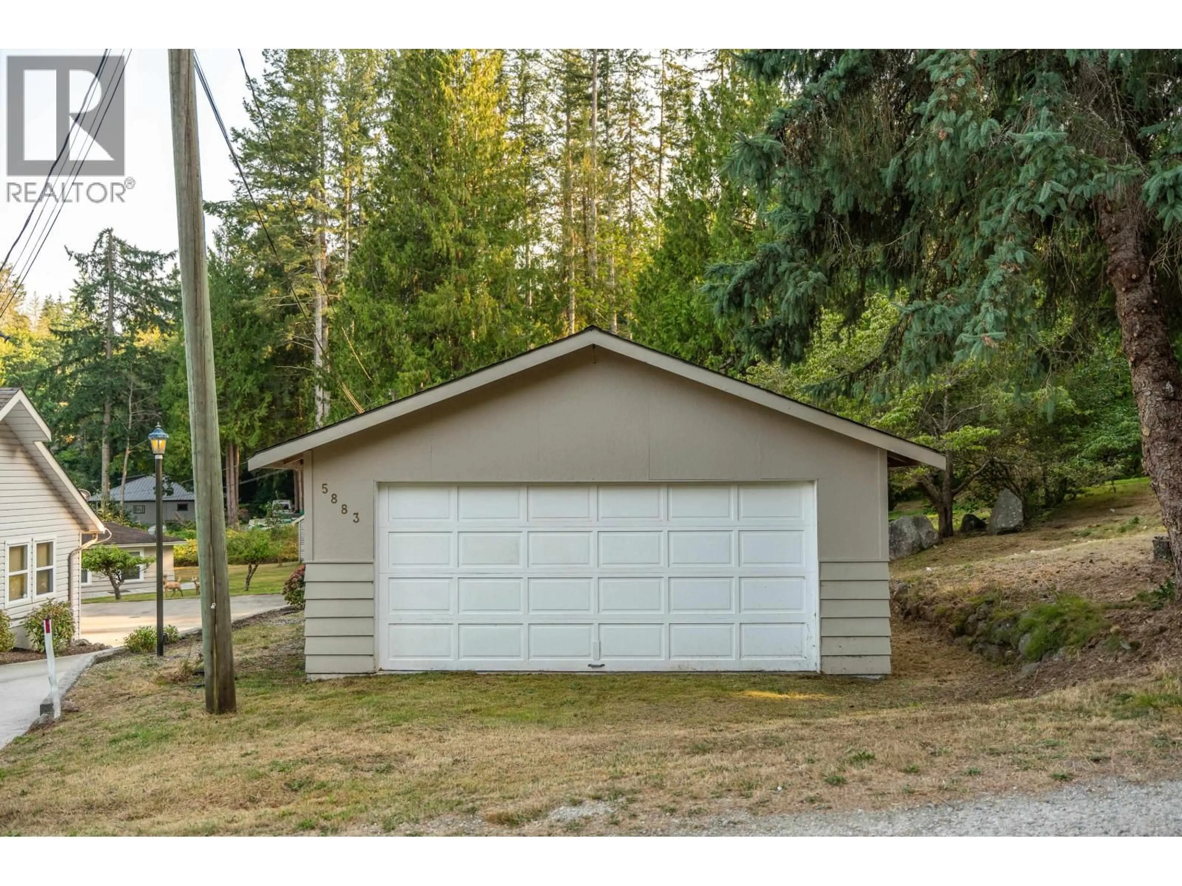Indoor garage for 5883 SPRAY STREET, Sechelt British Columbia V7Z0L7