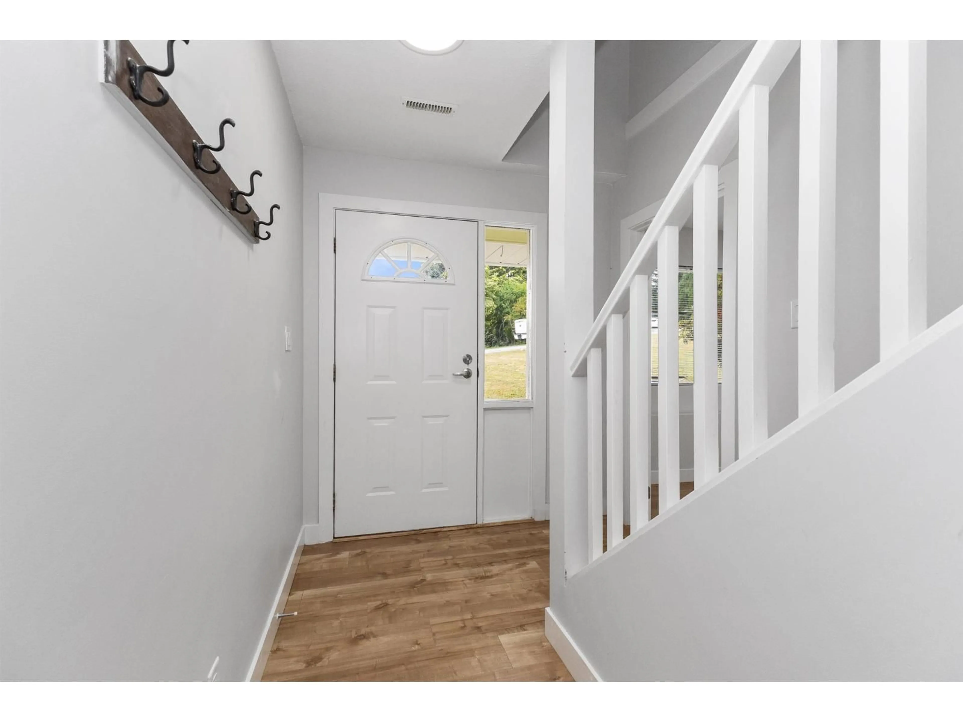 Indoor entryway for 8221 MILLER, Mission British Columbia V2V6H7