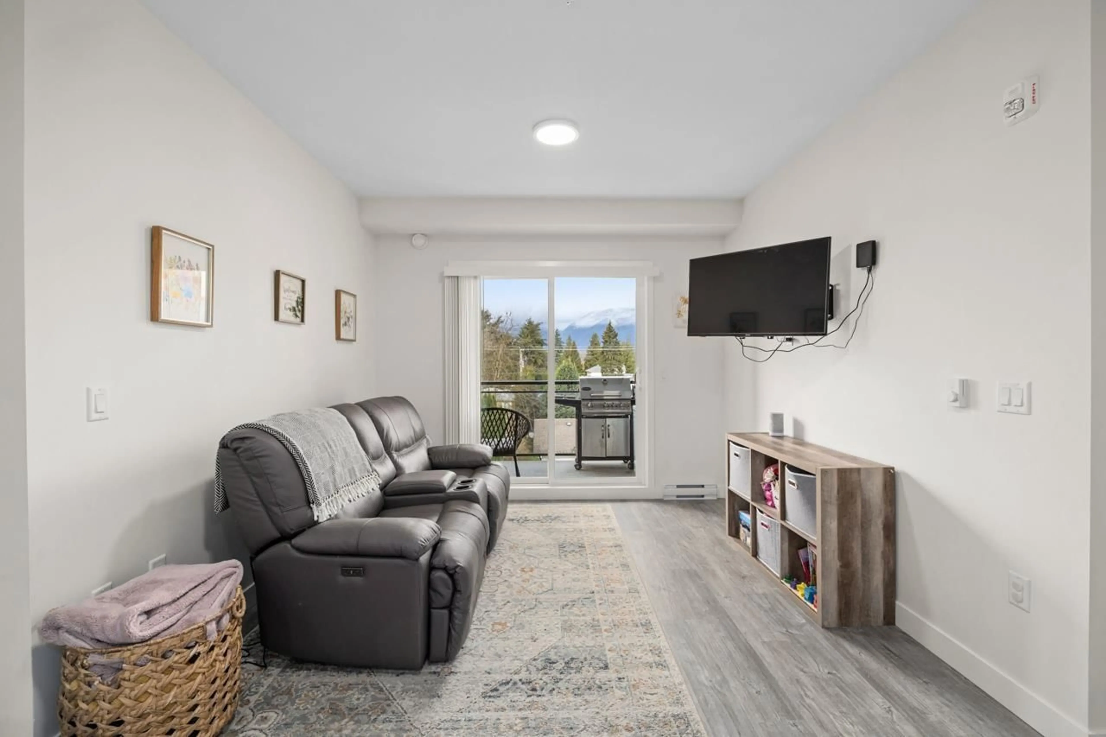 Living room with furniture, unknown for 309 - 9450 ROBSON STREET, Chilliwack British Columbia V2P0L7