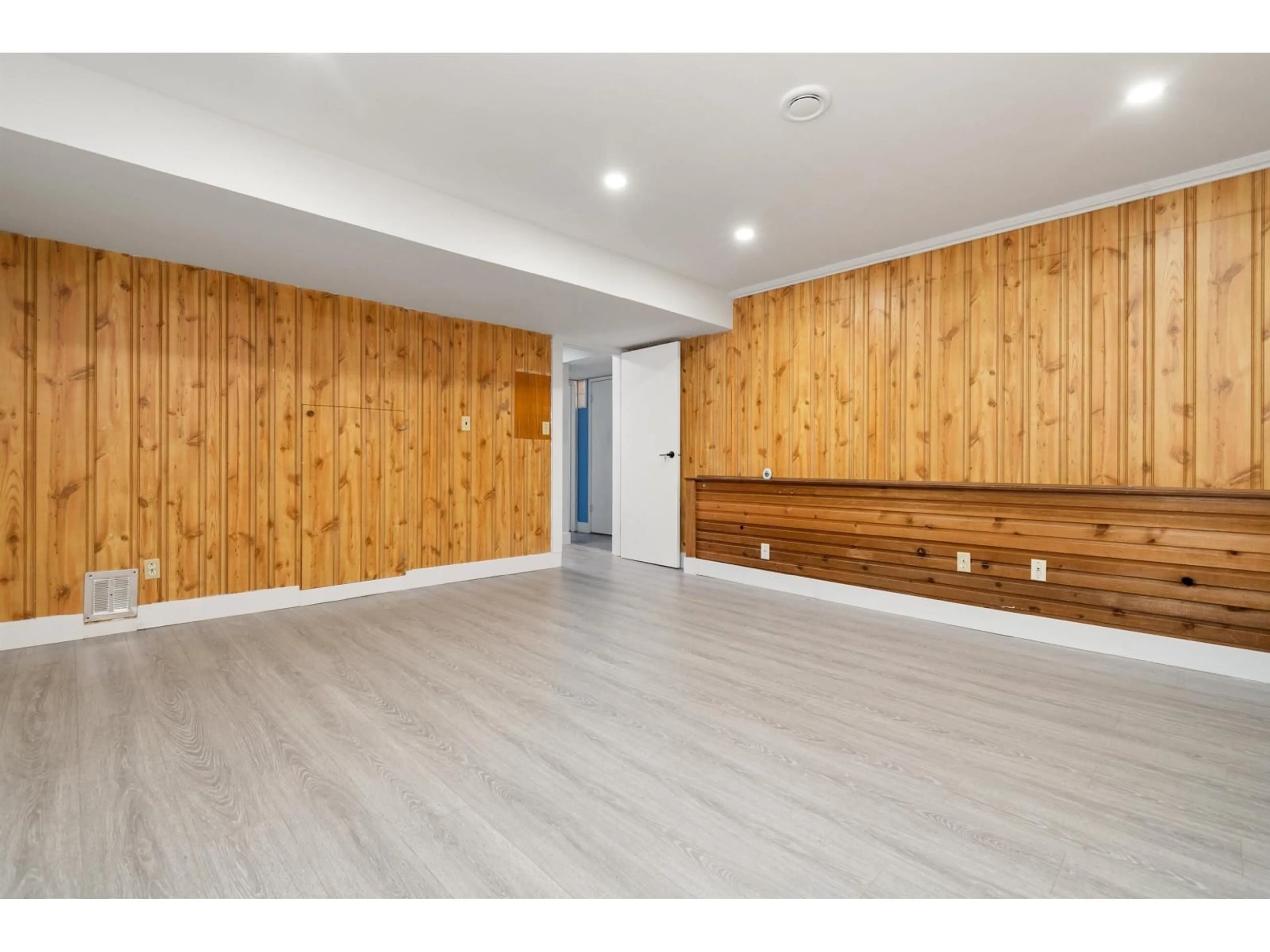 A pic of a room for 15 - 32870 BEVAN, Abbotsford British Columbia V2S6R3