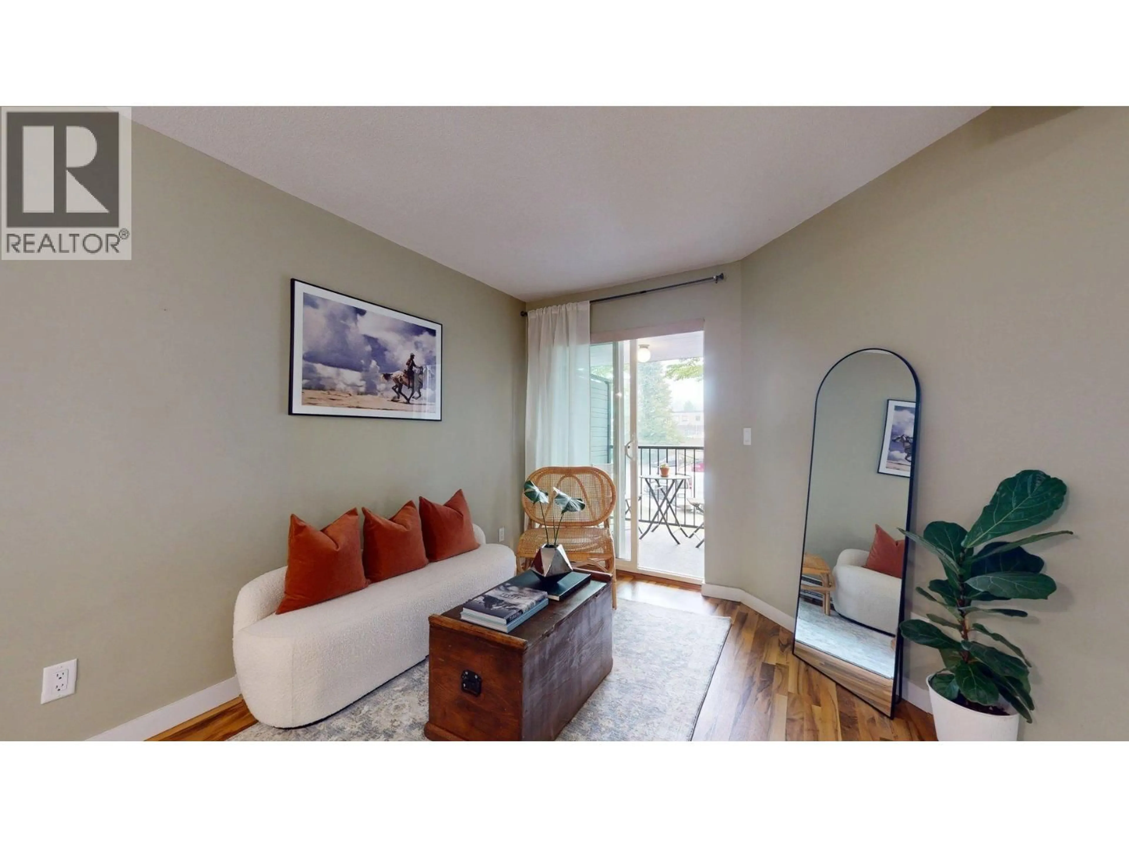 Living room with furniture, wood/laminate floor for C210 - 40140 WILLOW CRESCENT, Squamish British Columbia V8B0M1