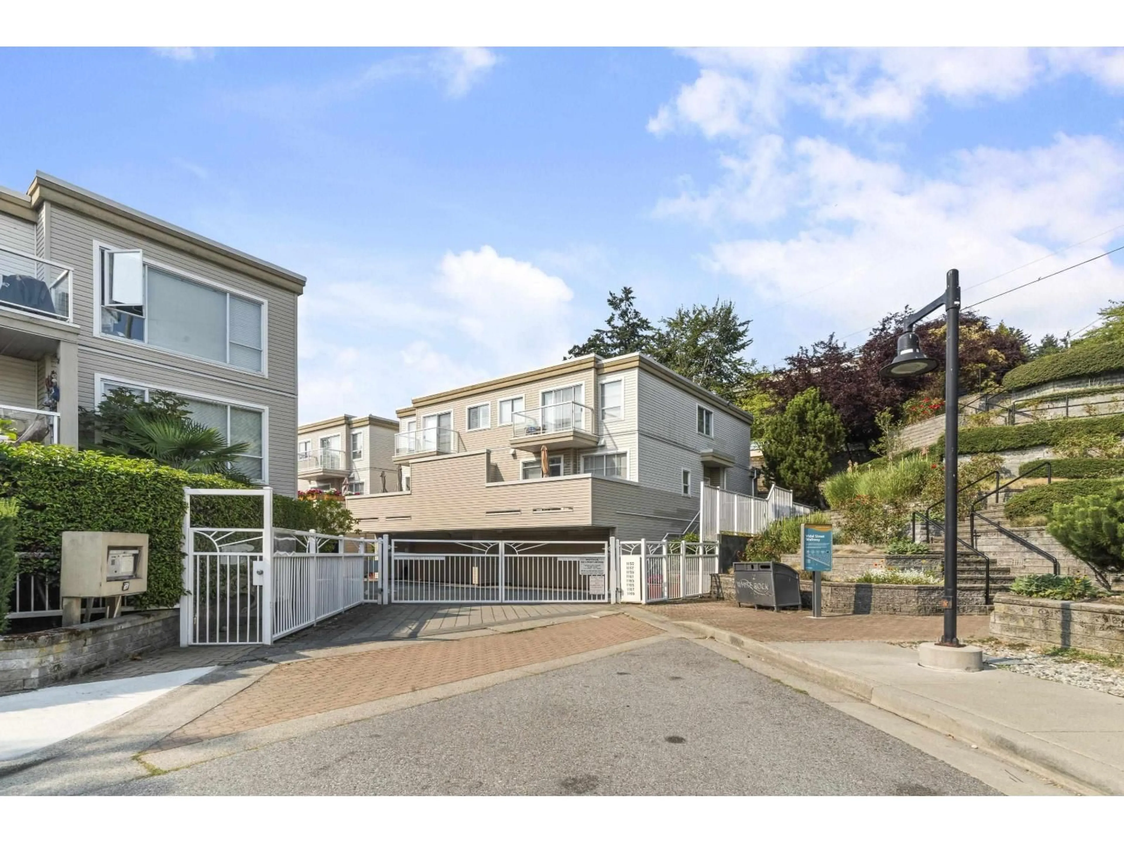 A pic from outside/outdoor area/front of a property/back of a property/a pic from drone, street for 1157 VIDAL, White Rock British Columbia V4B3T4