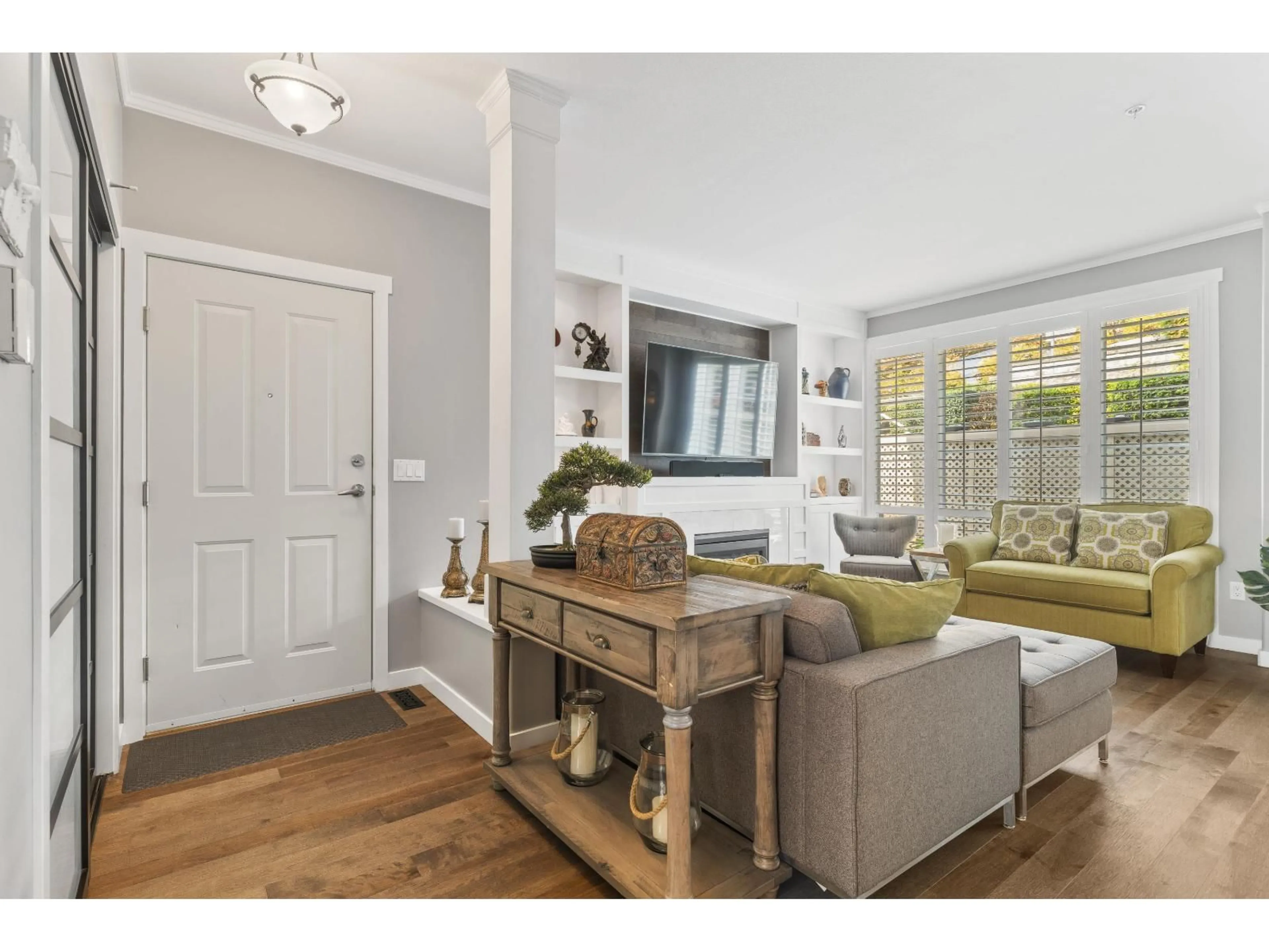 Indoor entryway for 1157 VIDAL, White Rock British Columbia V4B3T4
