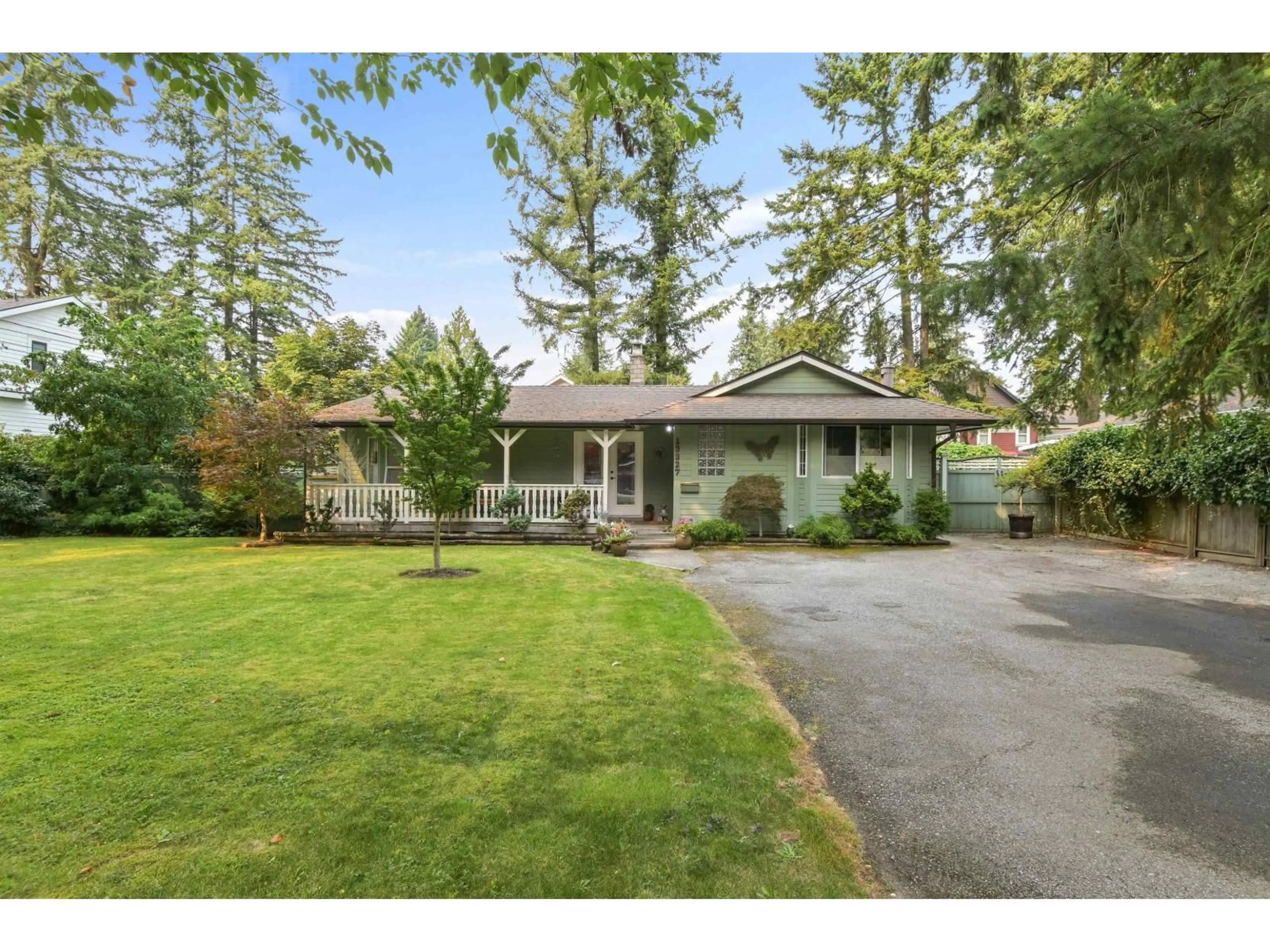 A pic from outside/outdoor area/front of a property/back of a property/a pic from drone, street for 19927 37, Langley British Columbia V3A2S4
