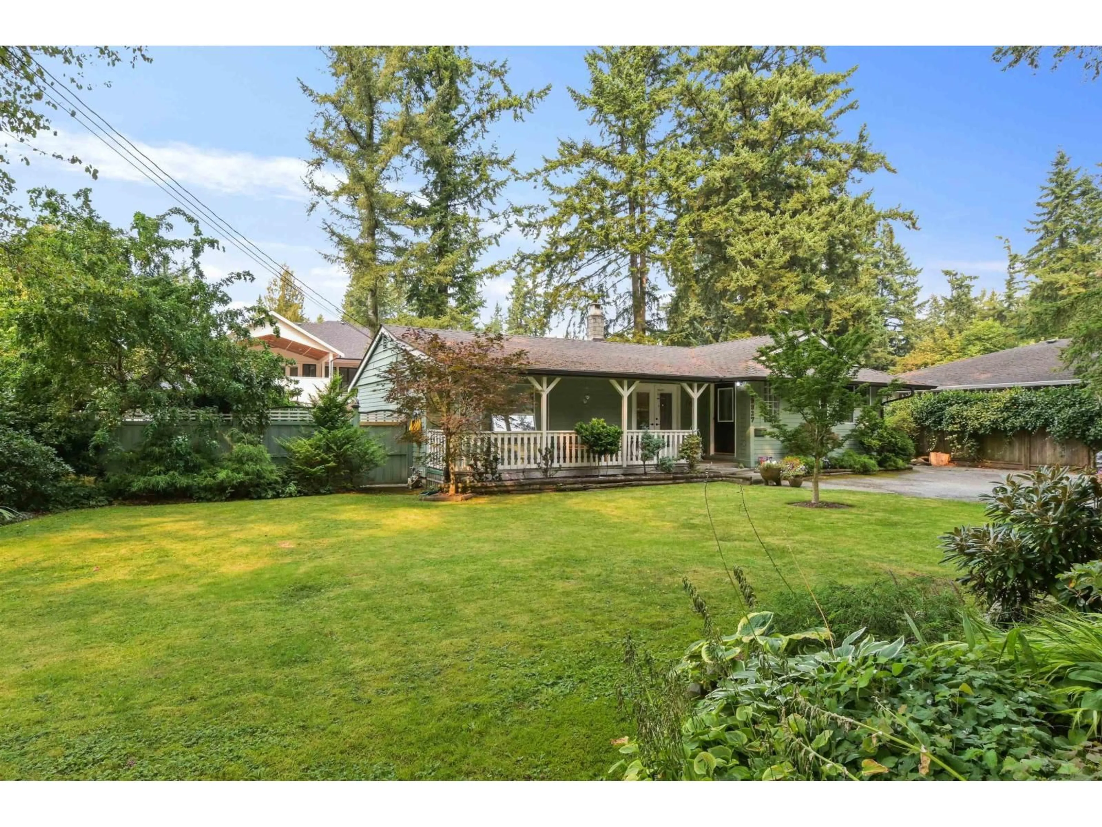 A pic from outside/outdoor area/front of a property/back of a property/a pic from drone, street for 19927 37, Langley British Columbia V3A2S4