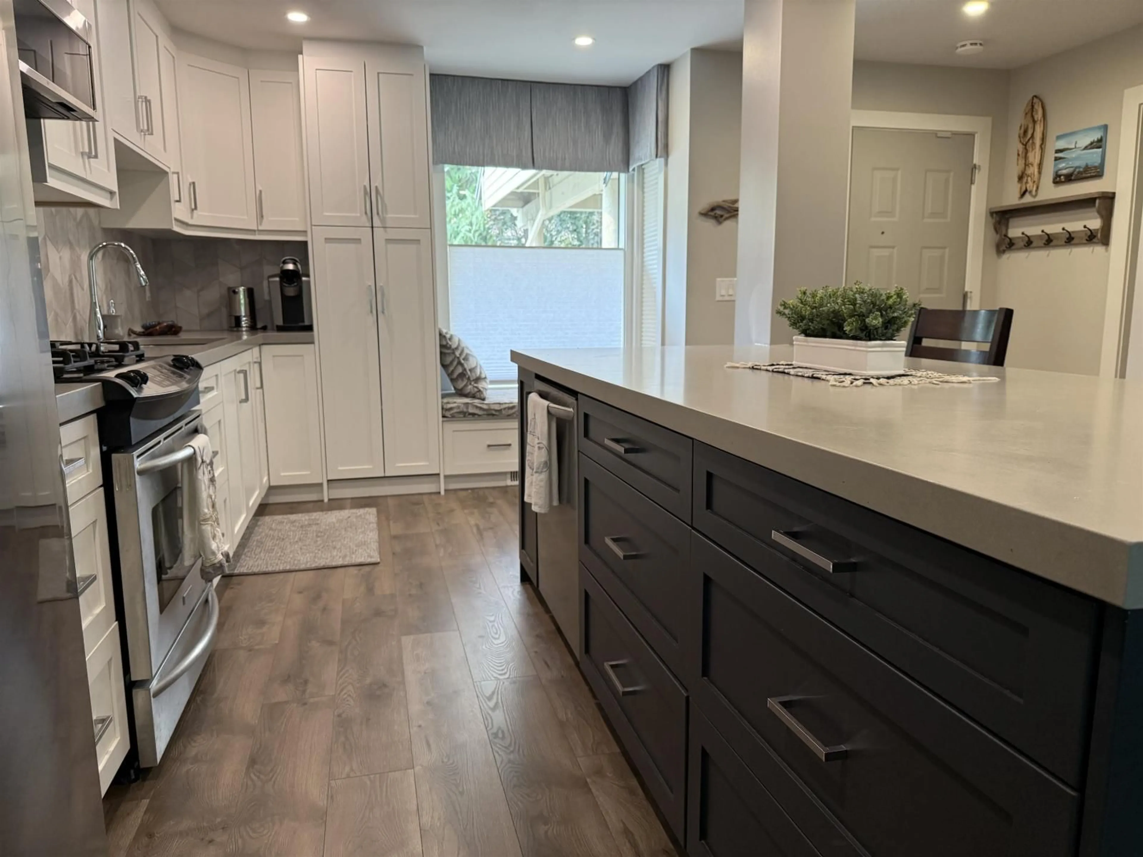 Open concept kitchen, unknown for 15804 MCBETH, Surrey British Columbia V4A5X3