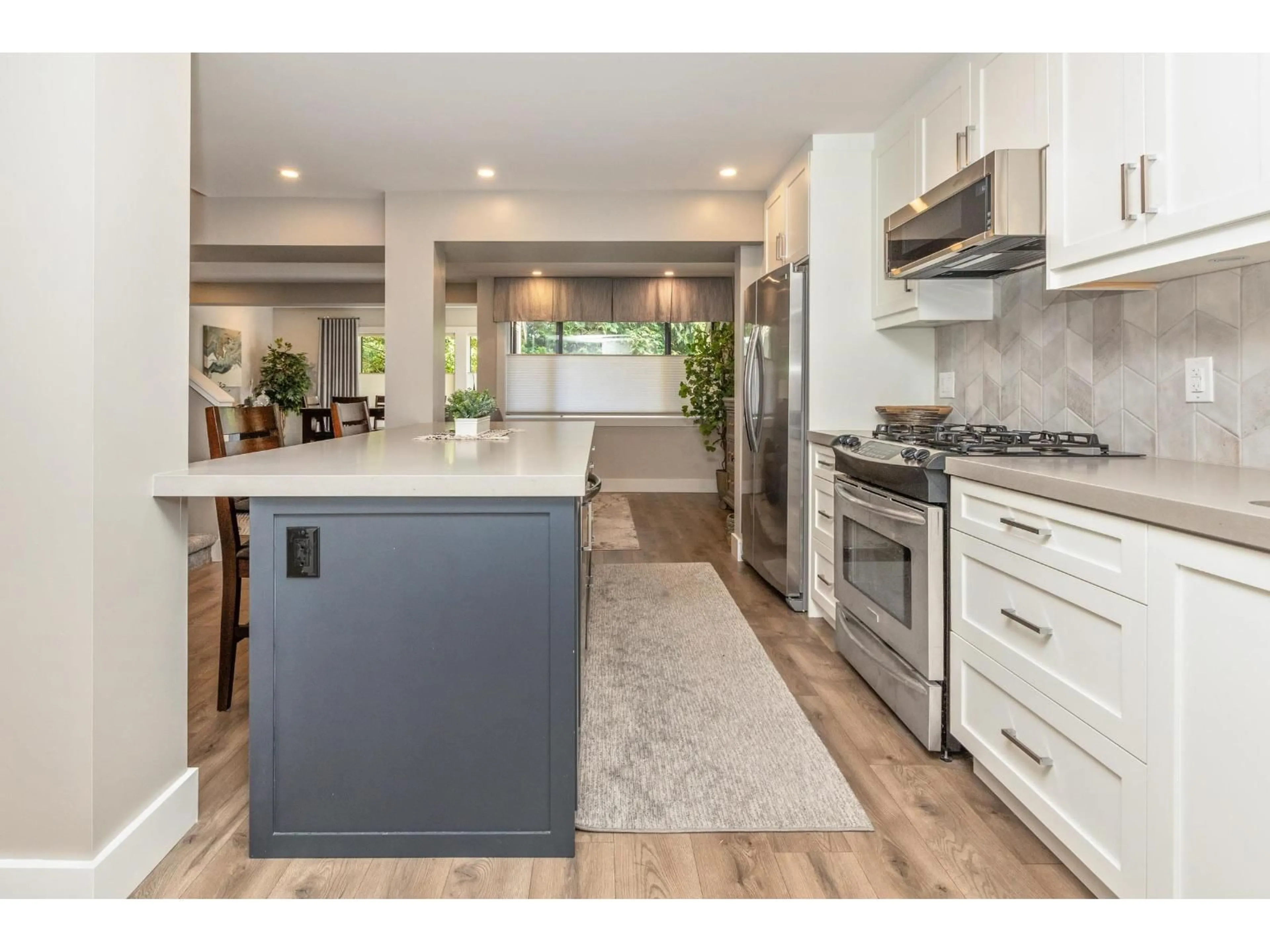 Open concept kitchen, unknown for 15804 MCBETH, Surrey British Columbia V4A5X3