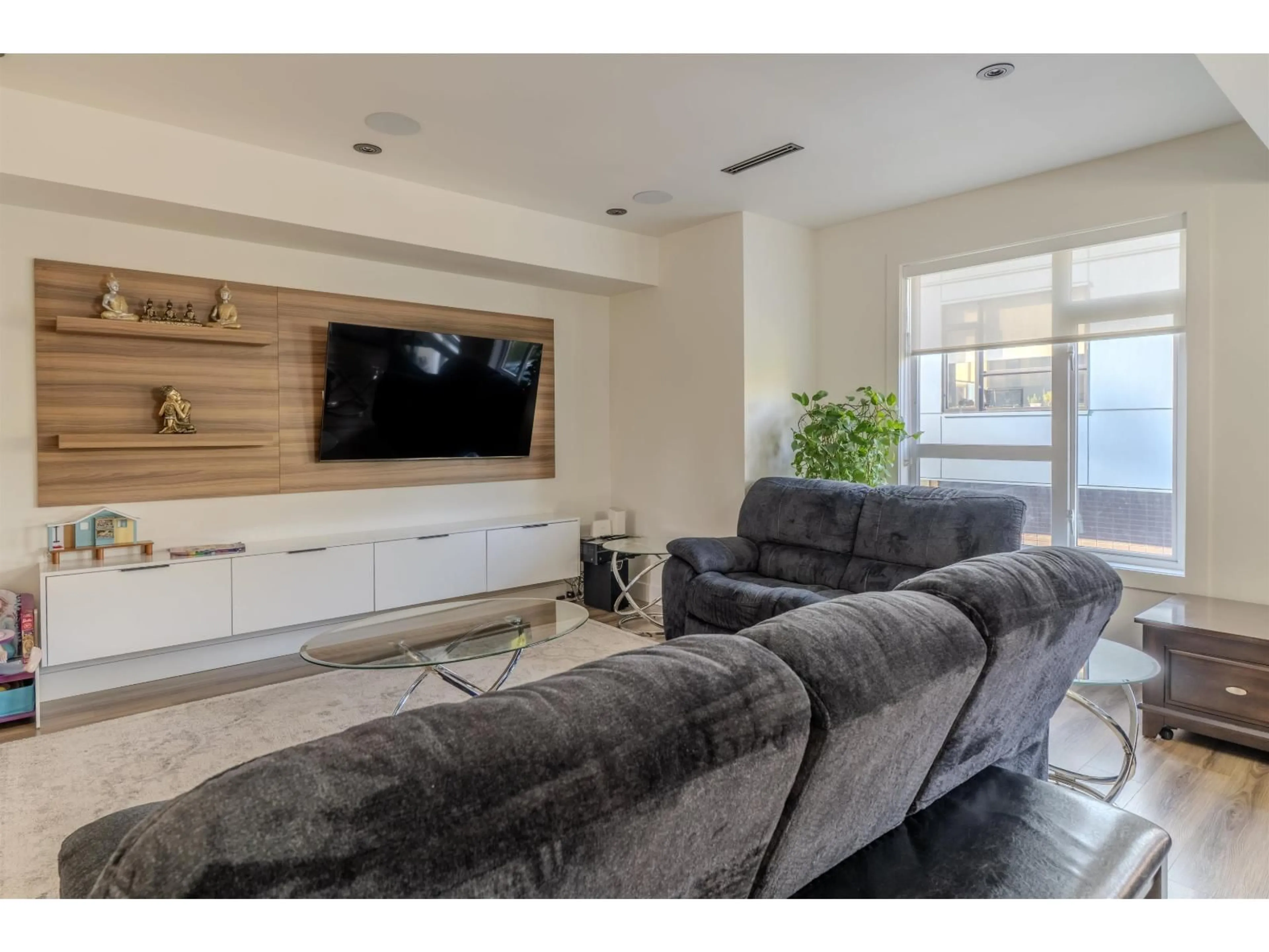 Home theater for 15 - 5858 132, Surrey British Columbia V3X1N1