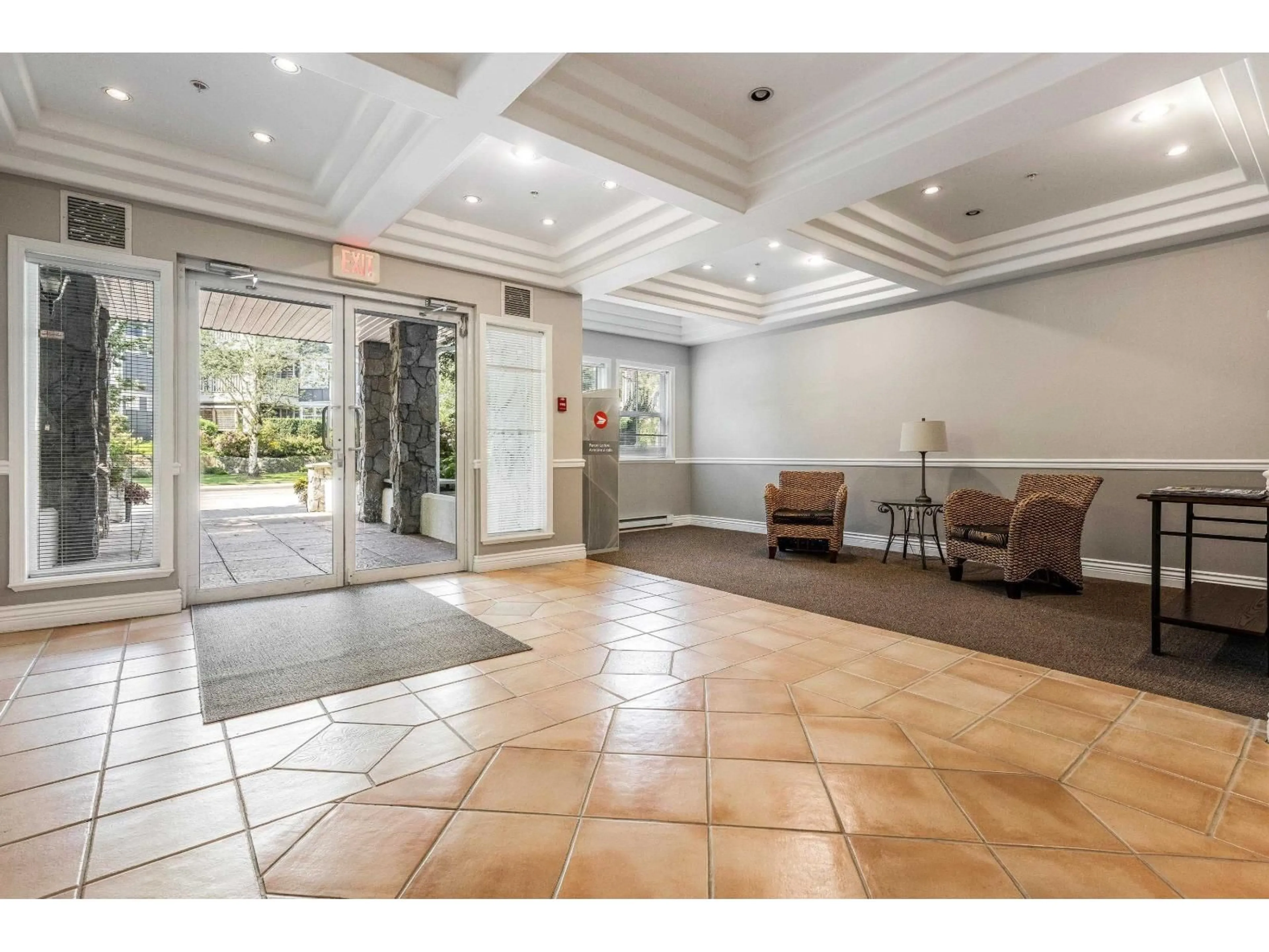 Indoor foyer for 204 - 1630 154, Surrey British Columbia V4A9T3