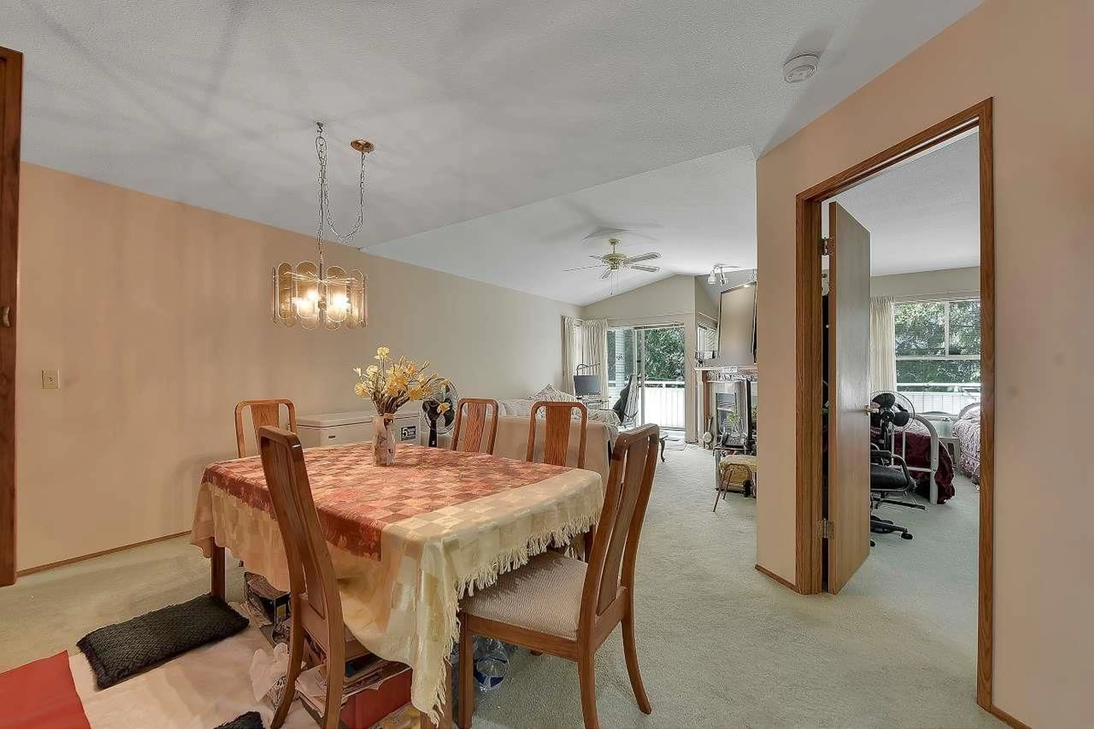 Dining room, ceramic/tile floor for 204 - 7156 121, Surrey British Columbia V3W0J6