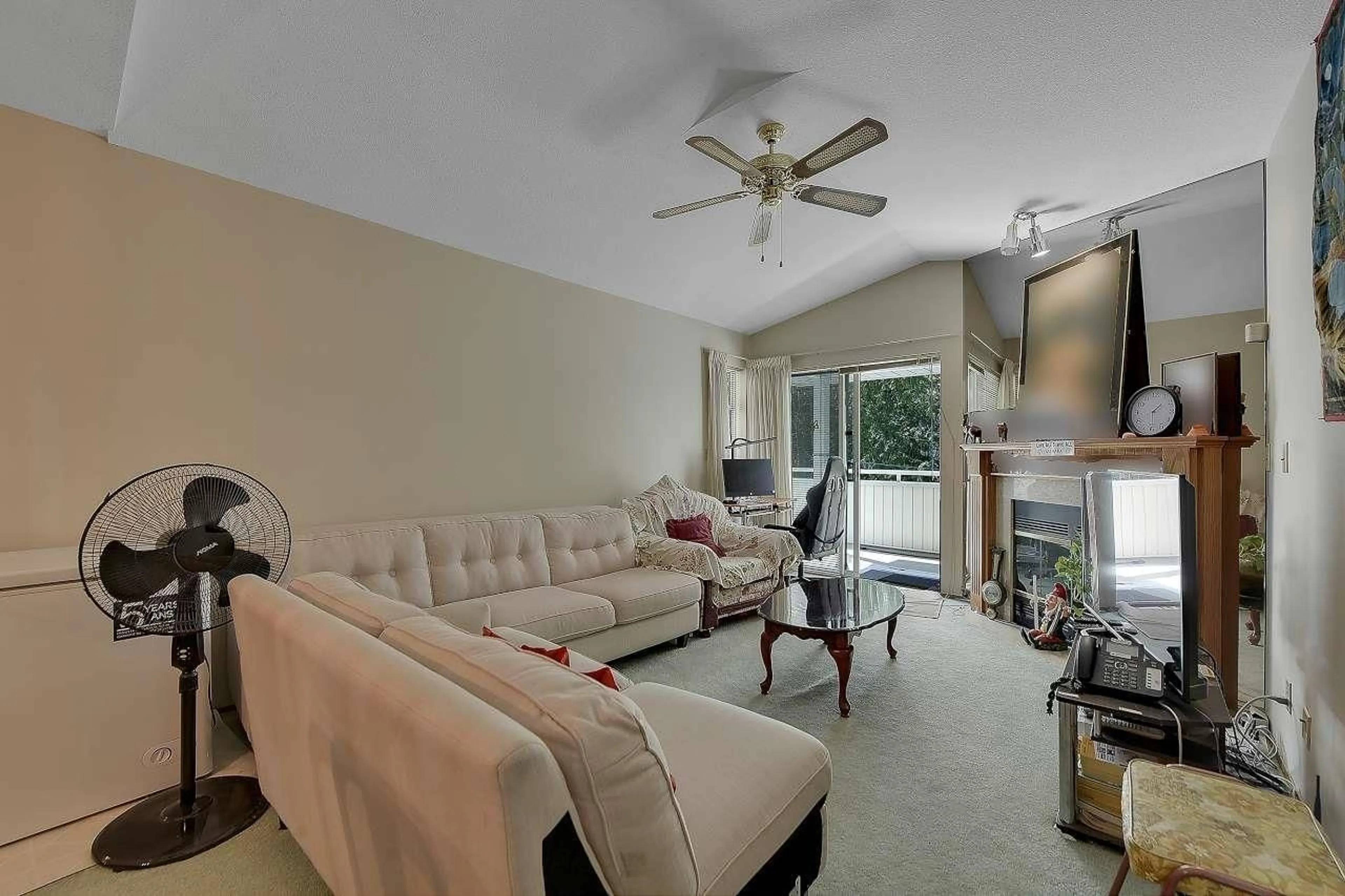 Living room with furniture, unknown for 204 - 7156 121, Surrey British Columbia V3W0J6