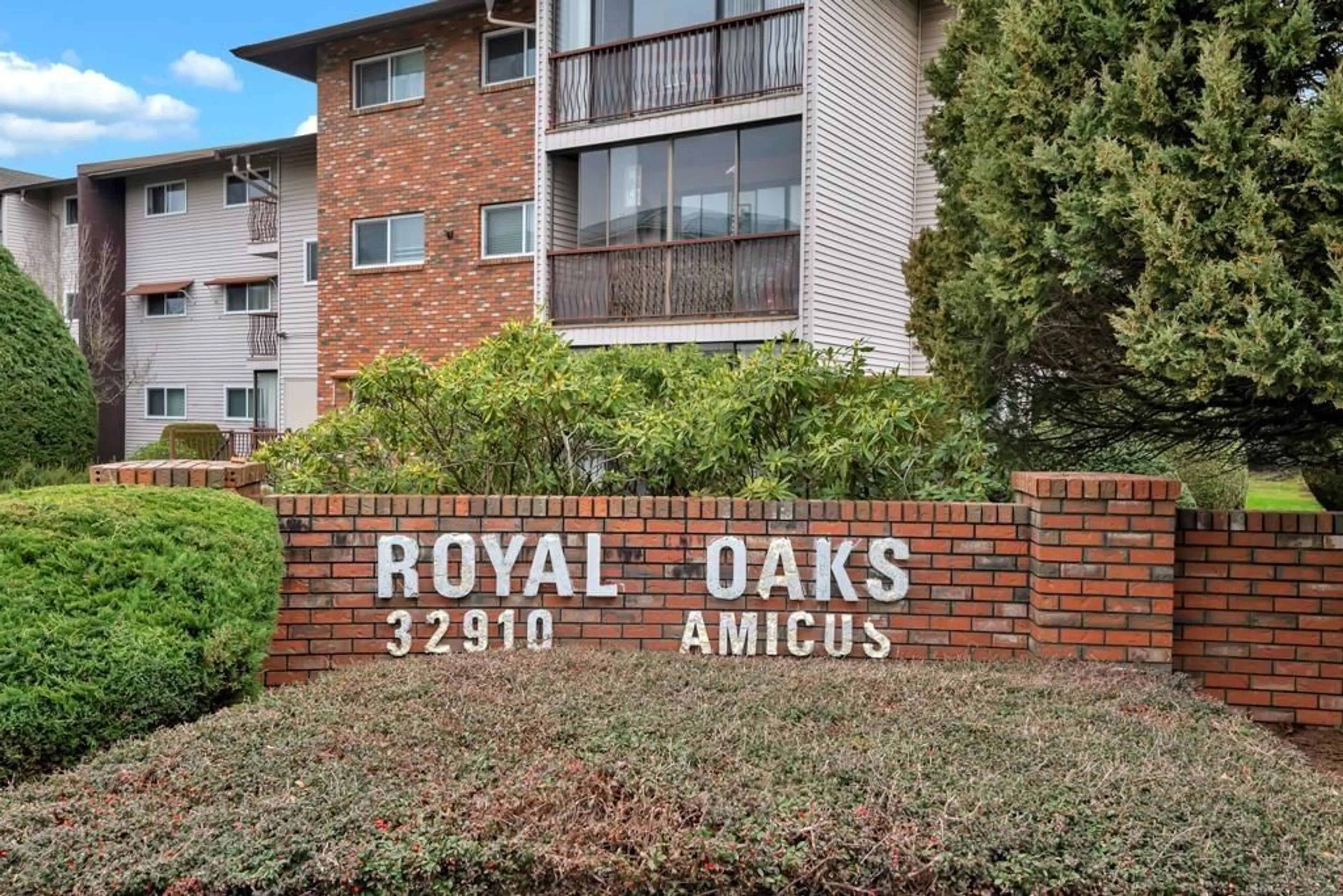 Home with brick exterior material, water/lake/river/ocean view for 102 - 32910 AMICUS, Abbotsford British Columbia V2S6G9