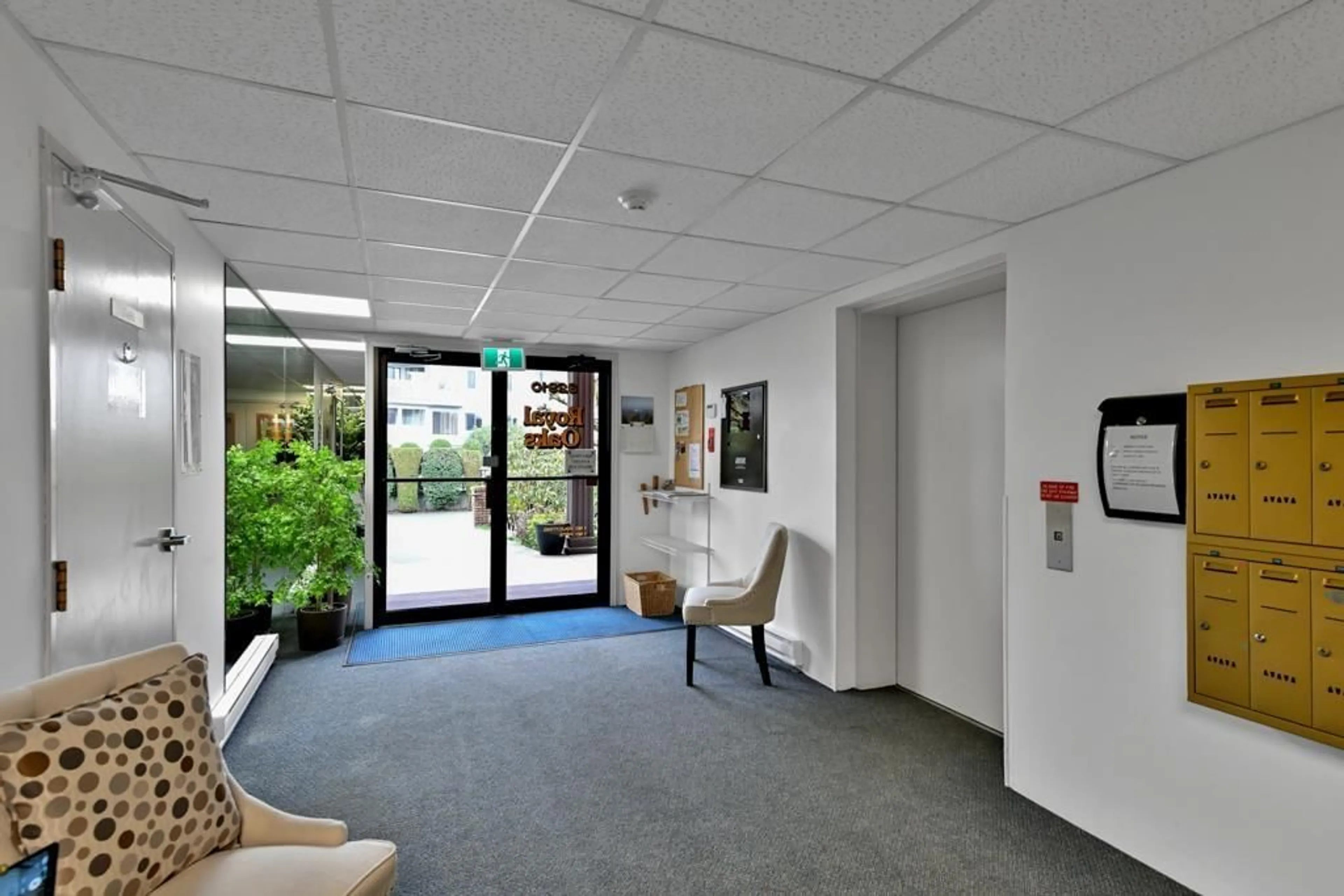Indoor foyer for 102 - 32910 AMICUS, Abbotsford British Columbia V2S6G9