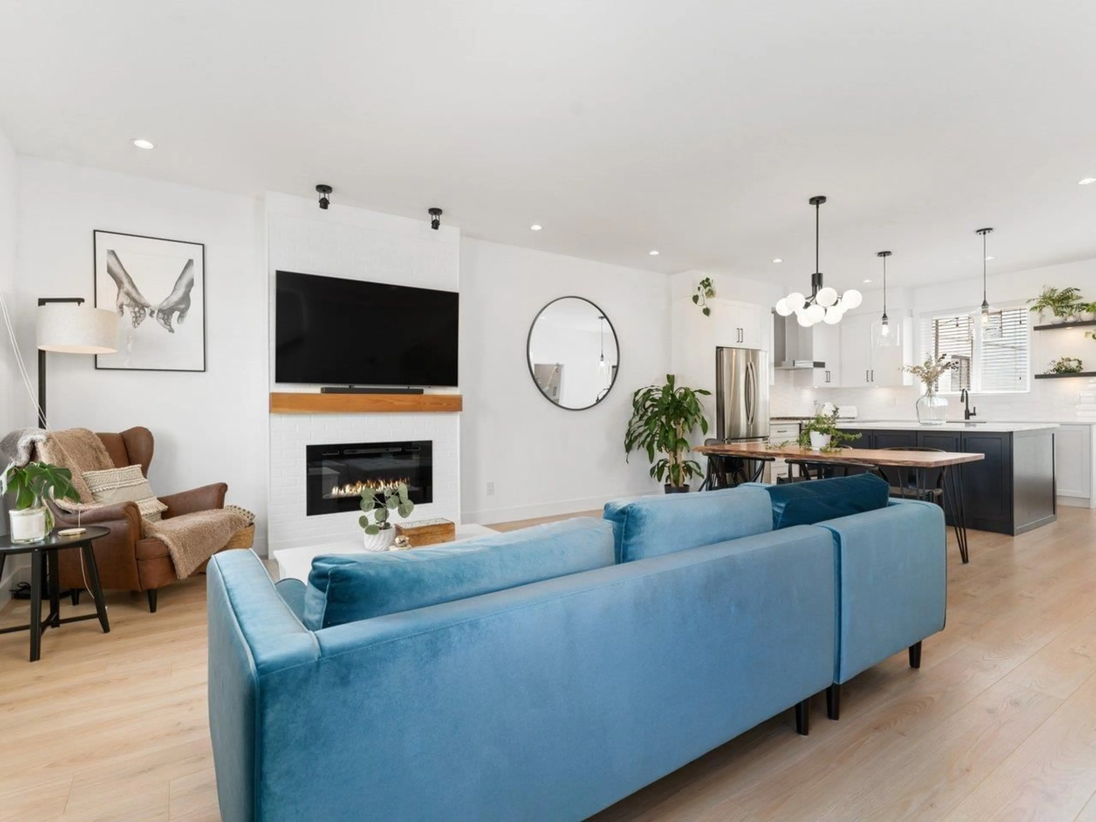 Living room with furniture, unknown for 31 - 16467 23A, Surrey British Columbia V3Z1E9