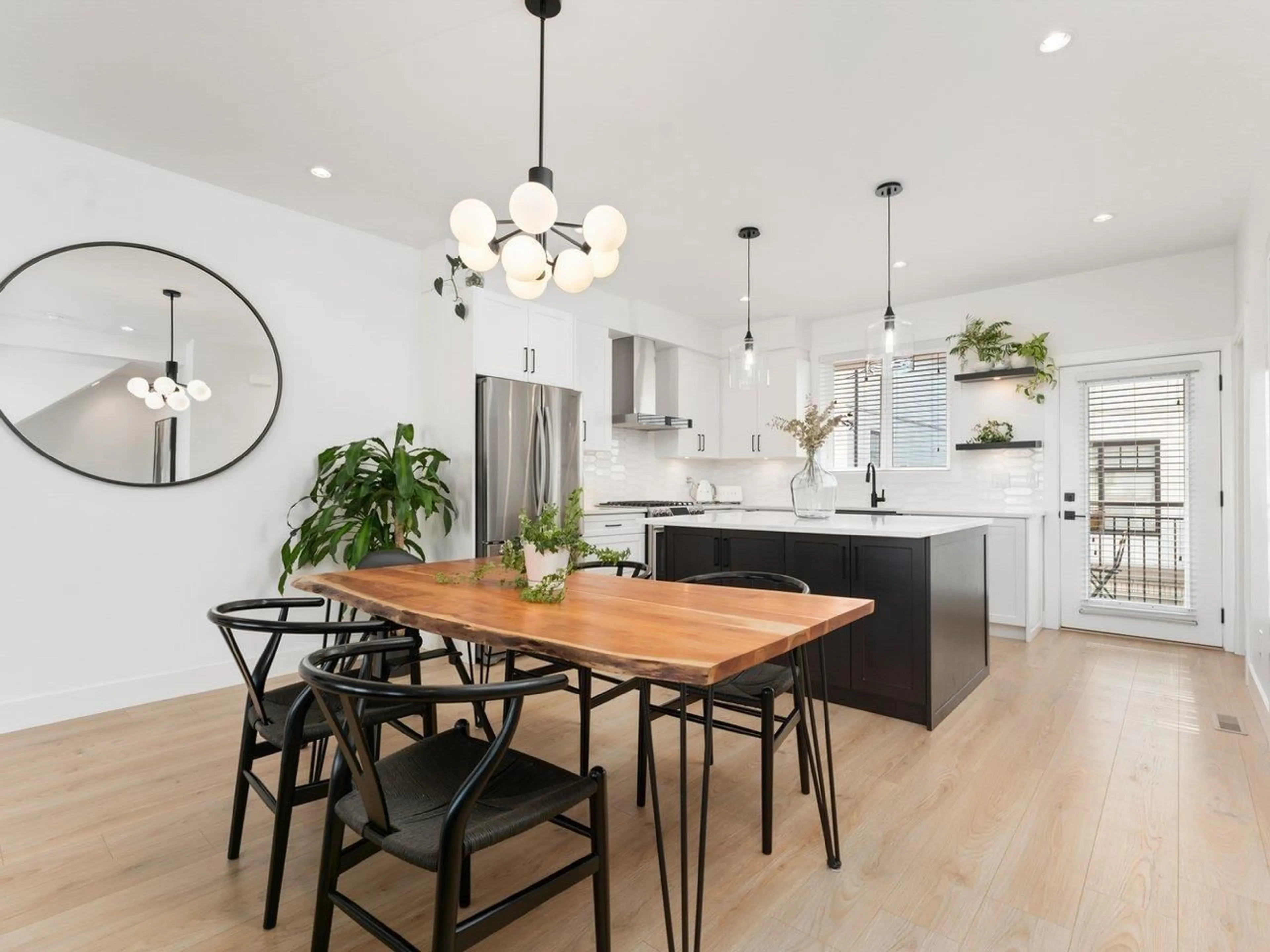 Open concept kitchen, wood/laminate floor for 31 - 16467 23A, Surrey British Columbia V3Z1E9