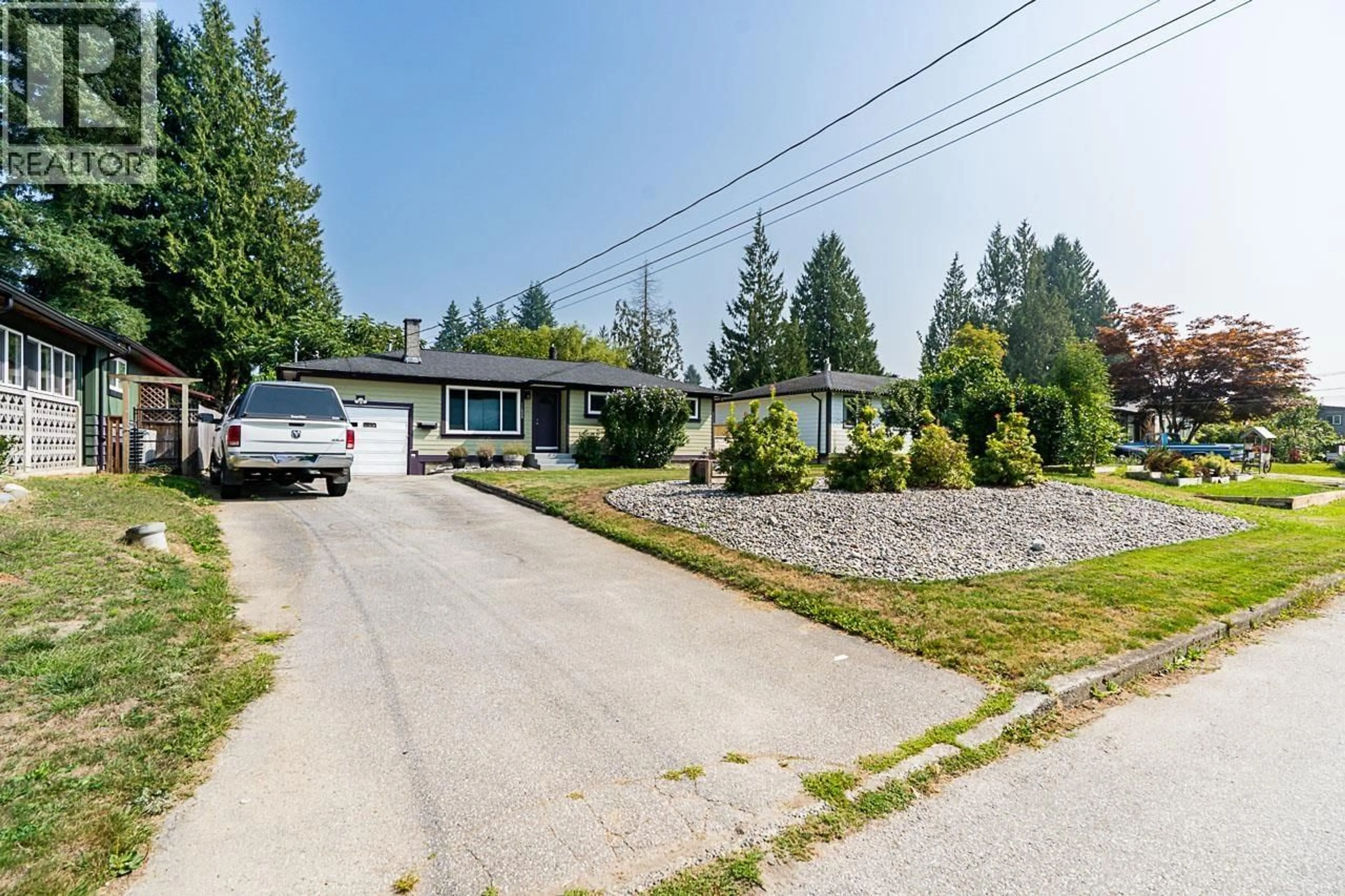 A pic from outside/outdoor area/front of a property/back of a property/a pic from drone, street for 11620 210 STREET, Maple Ridge British Columbia V2X4Y1