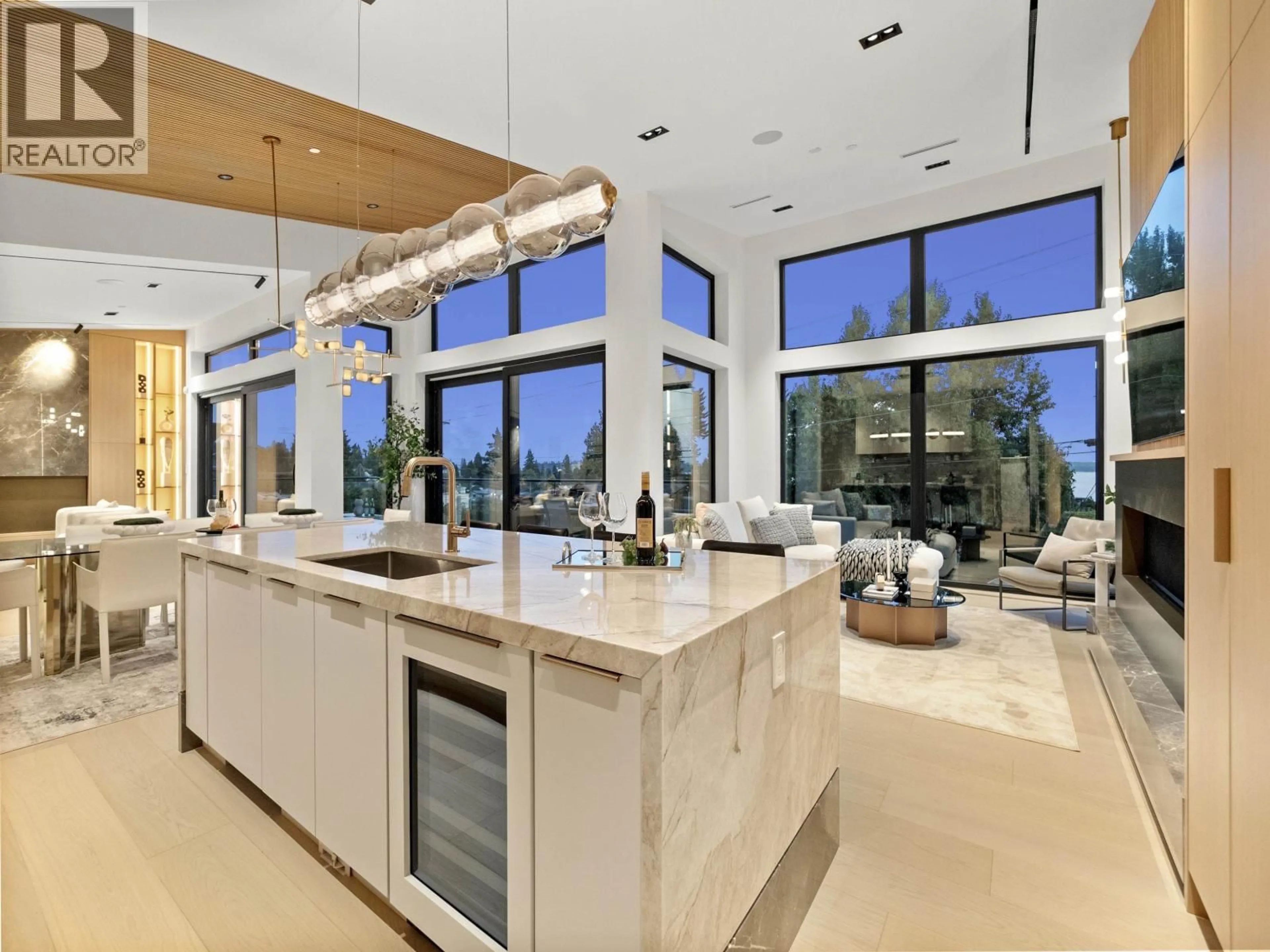 Open concept kitchen, ceramic/tile floor for 2423 MATHERS AVENUE, West Vancouver British Columbia V7V2H9
